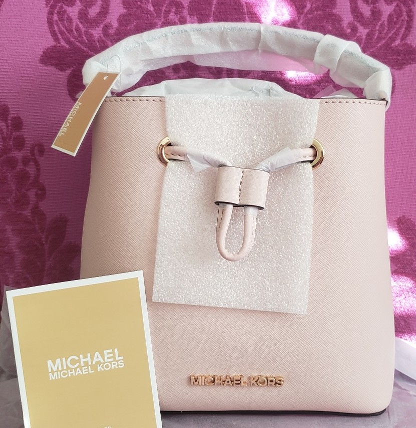 ♡NWT Michael Kors Suri Saffiano Leather Bucket Crossbody♡