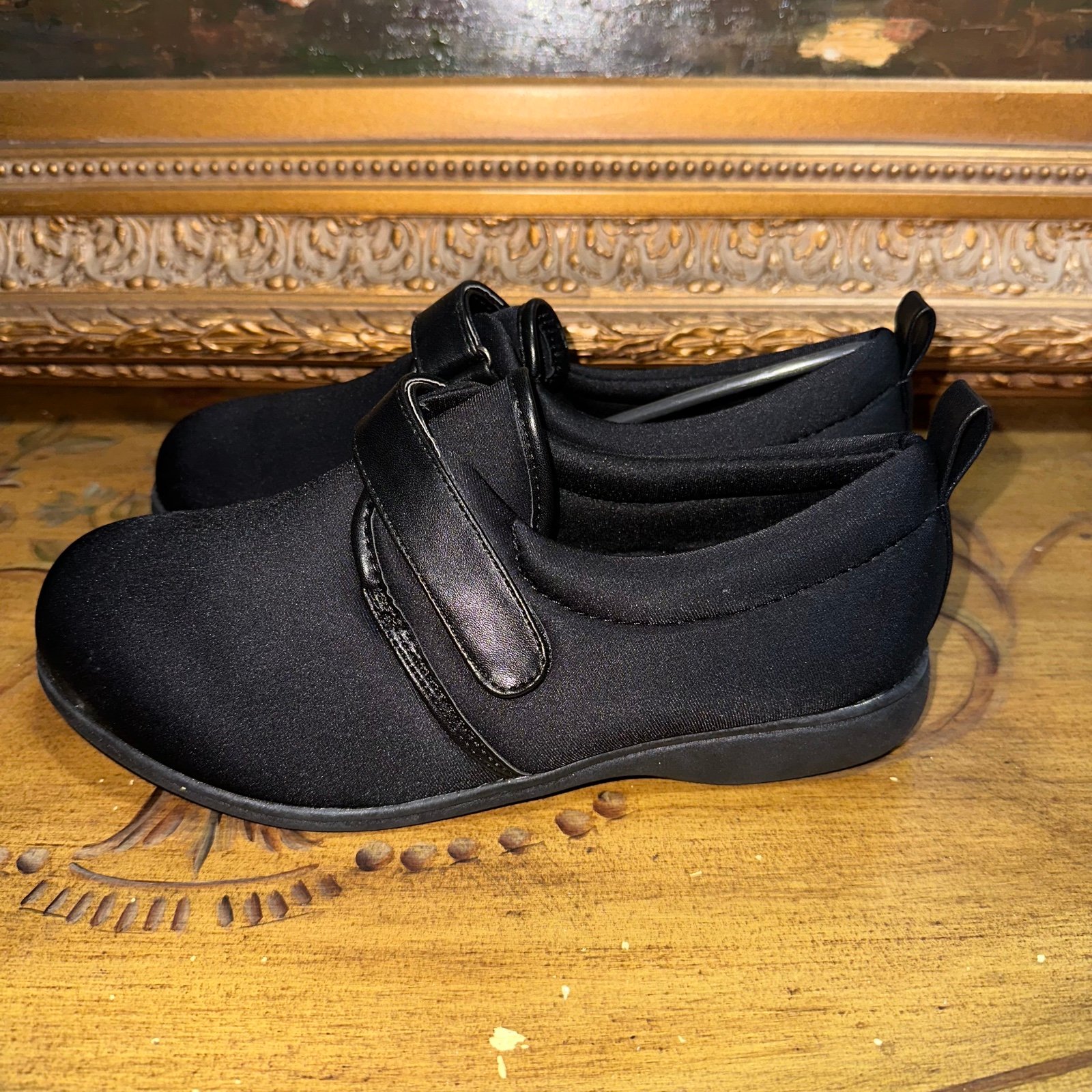 Nice Casual Strapped Shoes Sneakers Womens Size 7.5 M Black Diabetic Shoes NEW