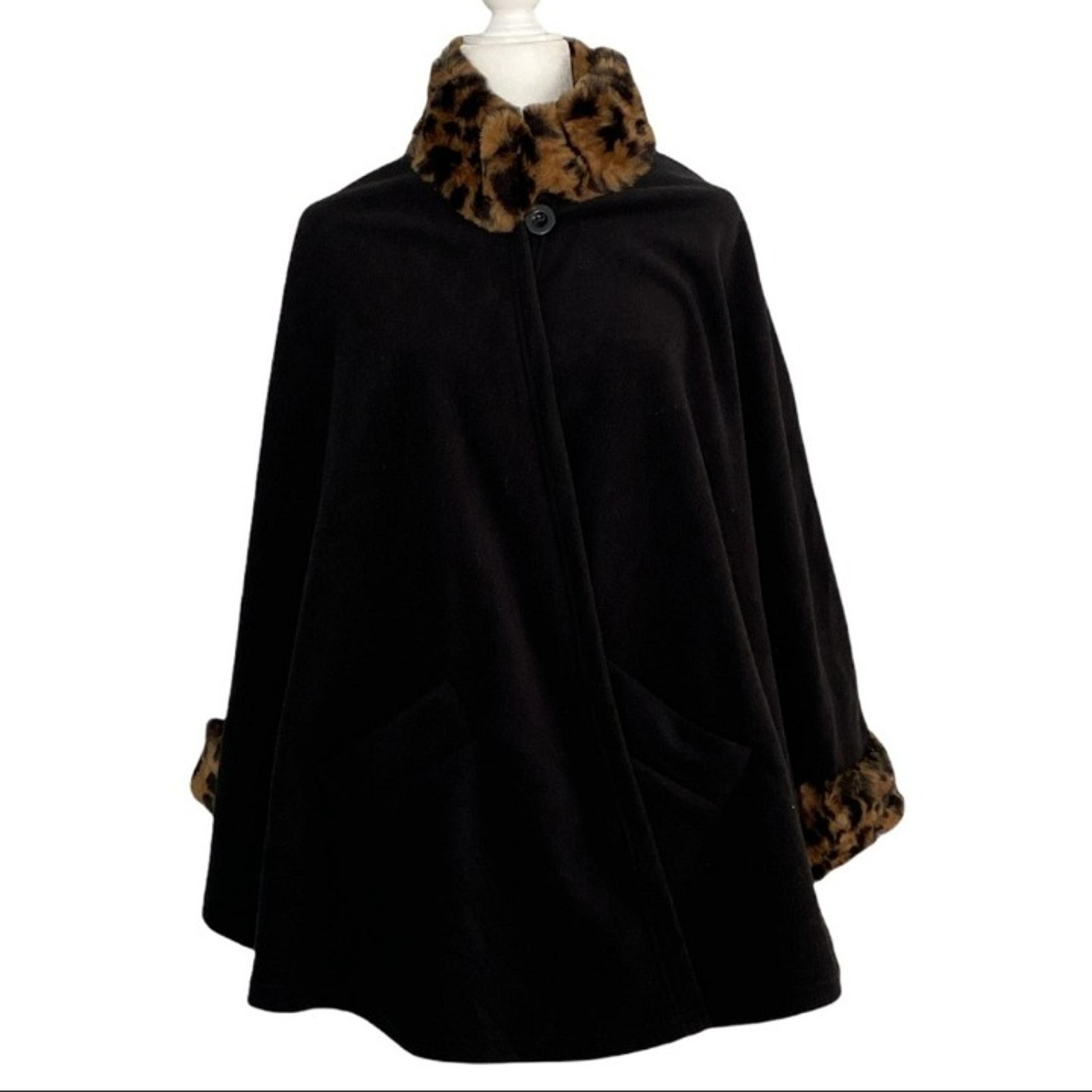 Cejon Women's Lux Leopard Fleece Black Cape With Faux Fur Trim S/M