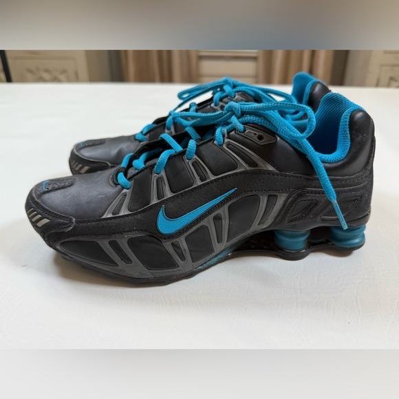 Nike shox RARE women’s size 9 2011 black and blue leather