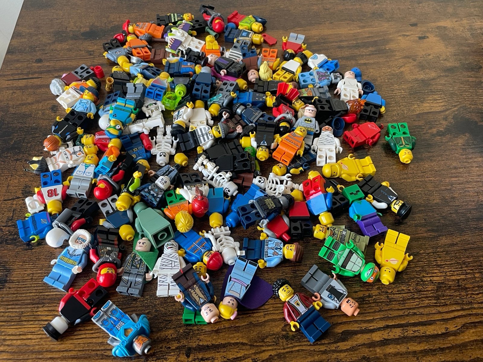 LEGO Damaged Minifigures and Accessories Lot