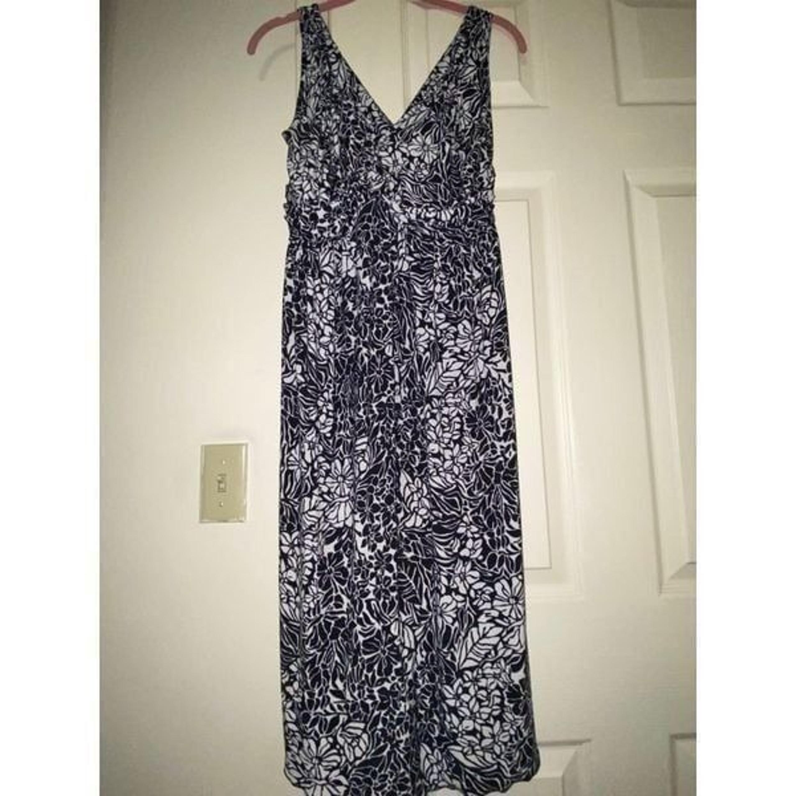 Daisy Fuentes knee length dress