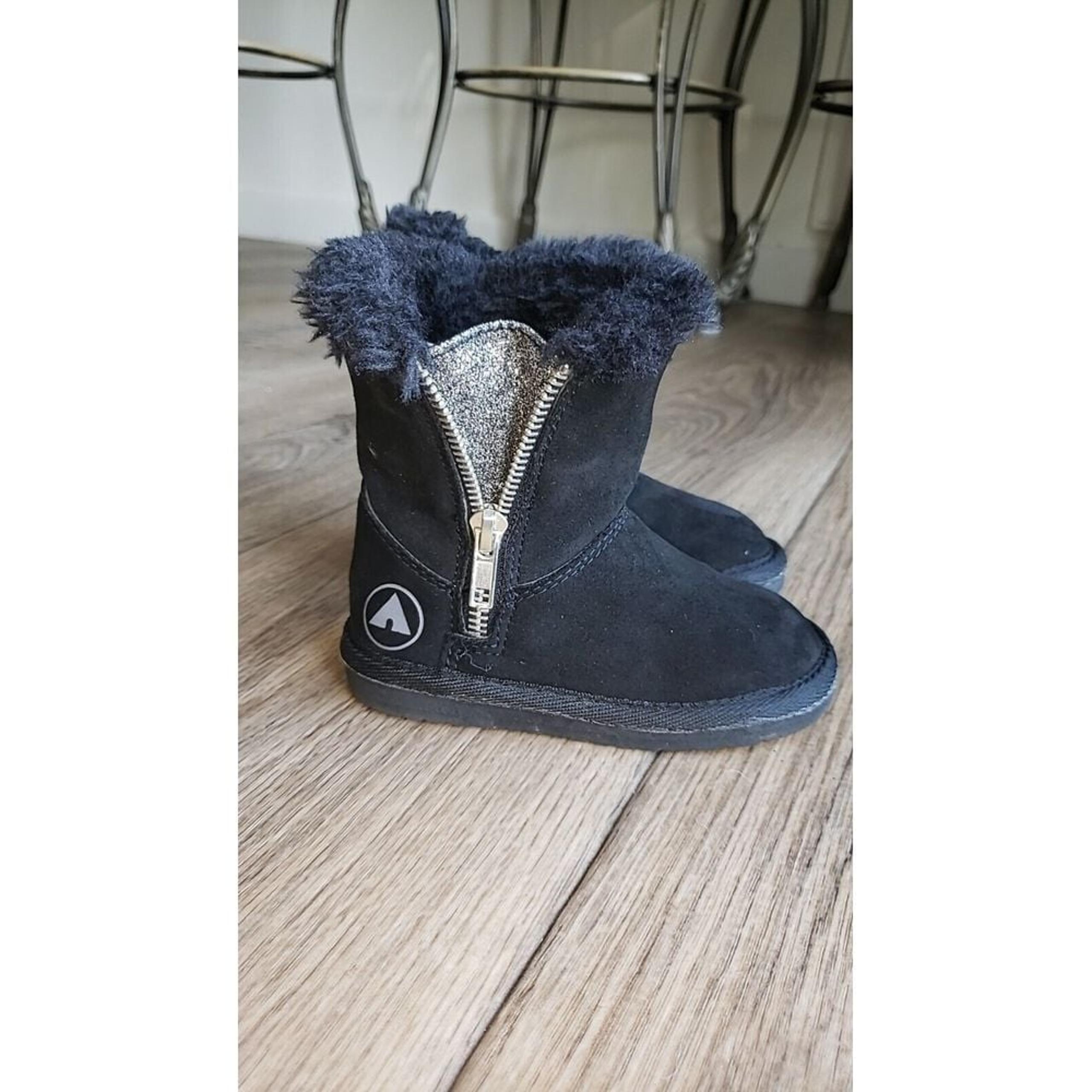 Airwalk Girls Boots, Fuzzy Insides, Black Size Toddler 6