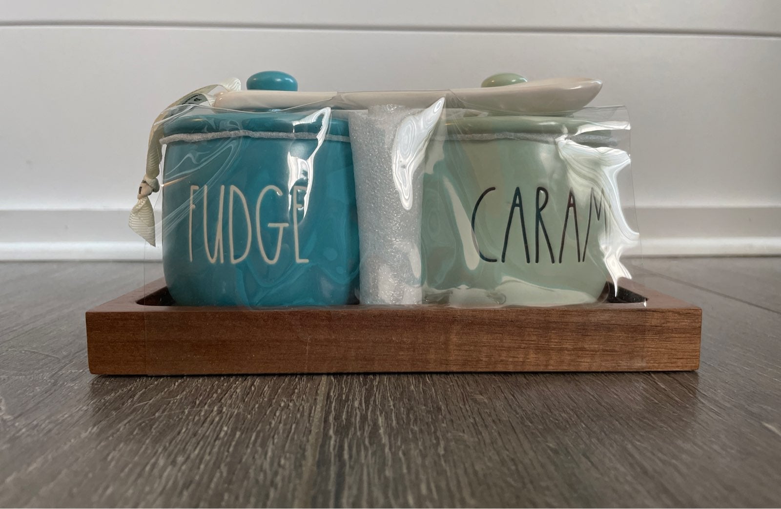 Rae Dunn Fudge and Caramel ice cream set