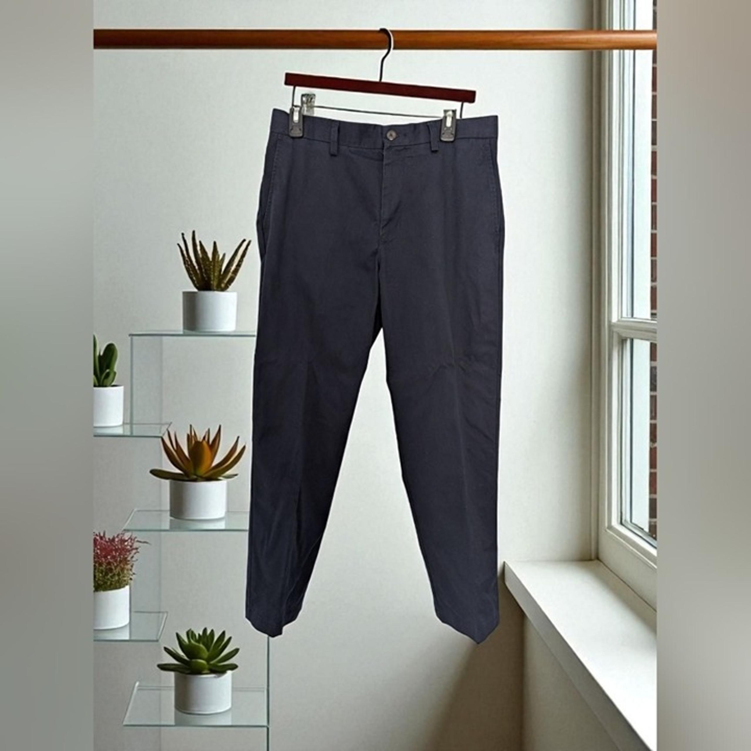 Croft & Barrow Men's Navy Chinos Size 33x32 (EUC)