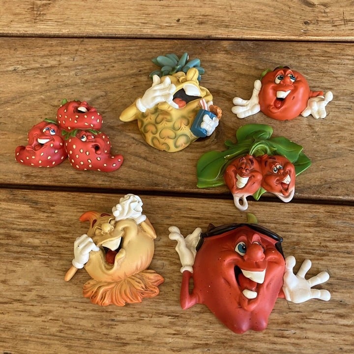 Gigglin Groceries Jack Graham Second Nature Anthropomorphic Fruit Wall Plaques