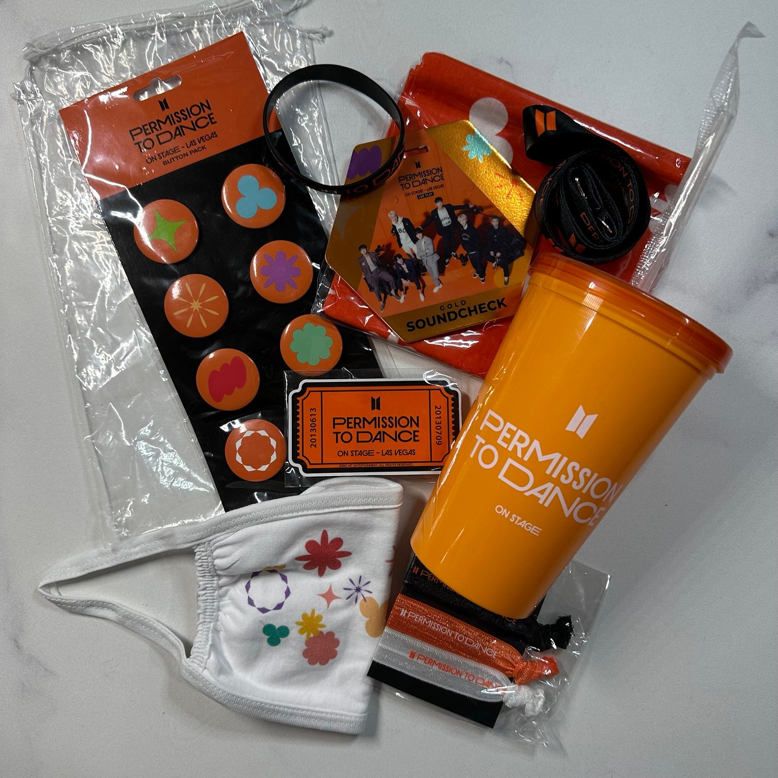 BTS PTD LV LIVEPLAY GOLD SC MERCH + Cup