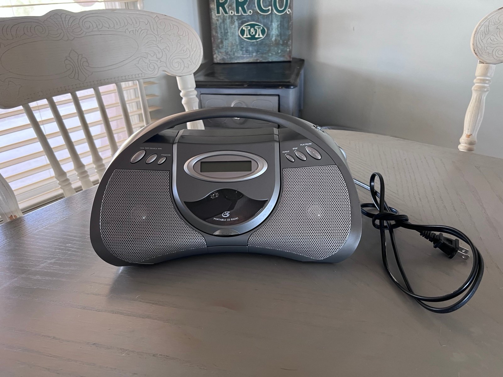 GPX Boombox CD Player AM/FM Stereo Radio Aux MP3 BCD2306DP TESTED