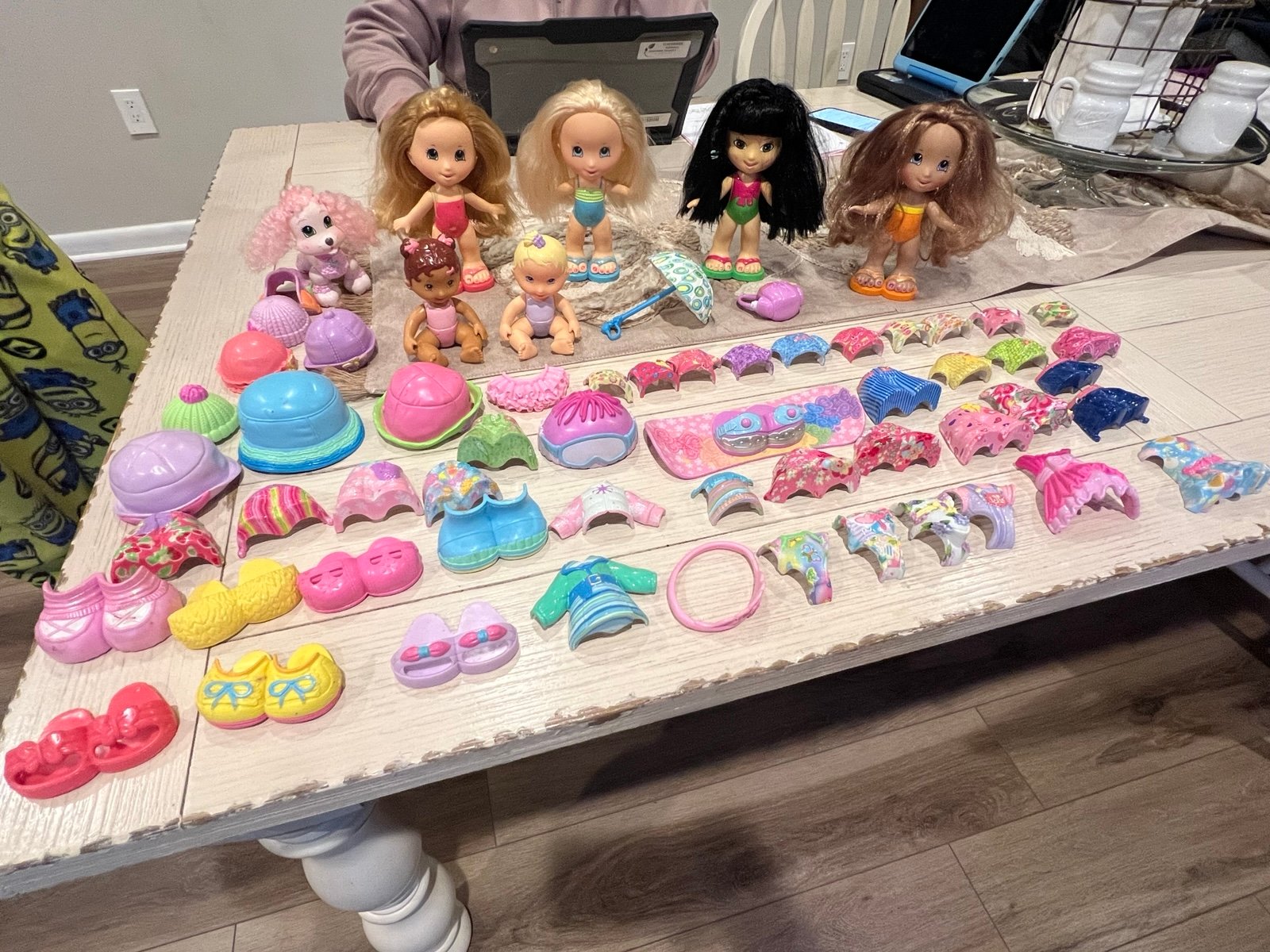 Huge lot of 1980 fisher price dolls with clip on clothes