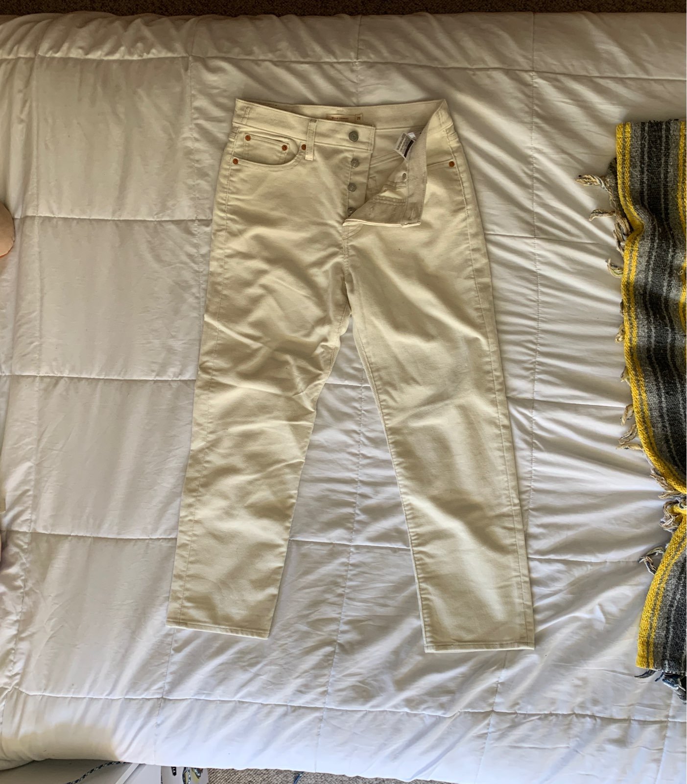 Levis wedge-straight white courdory pant