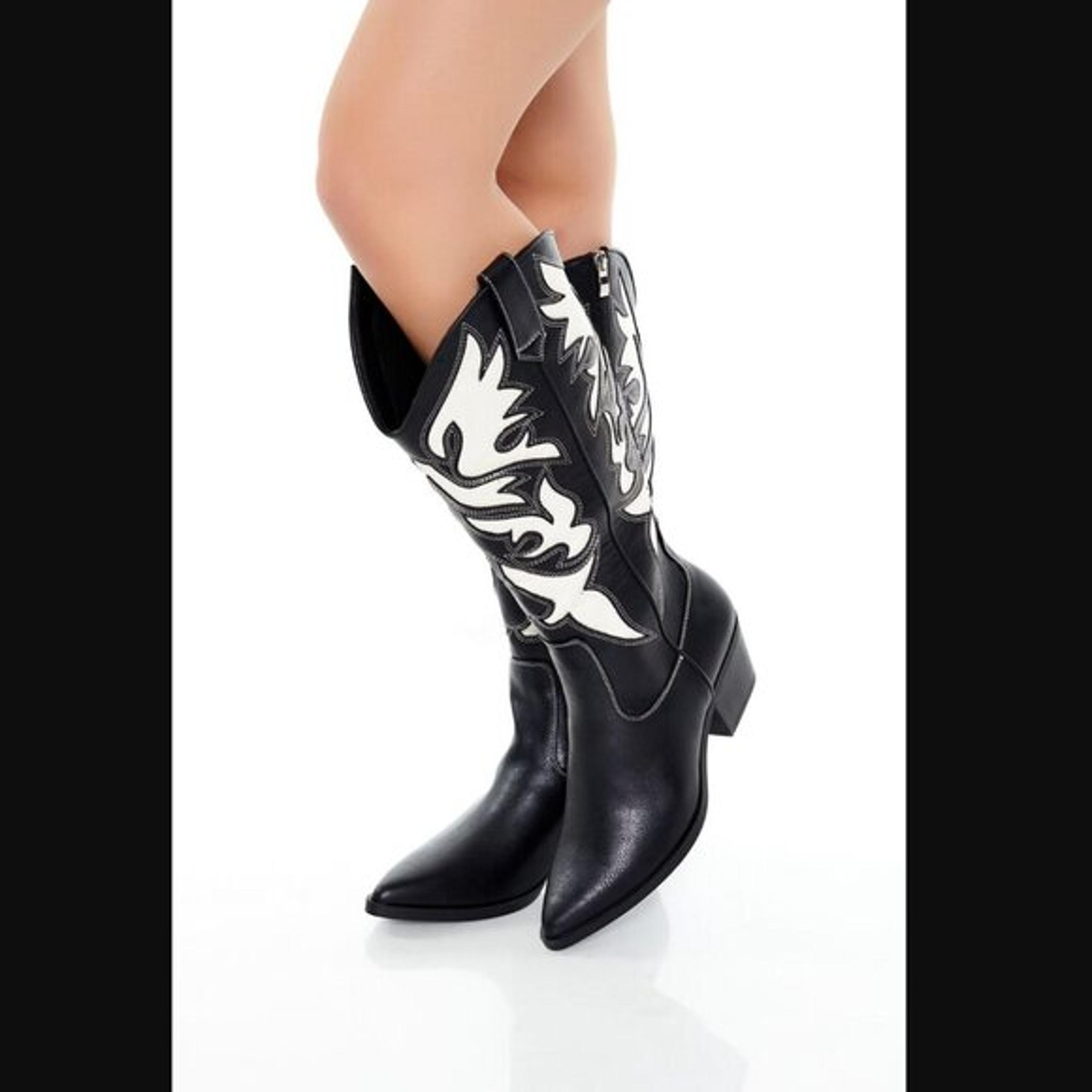 Forever 21 Two-Tone Black & White Cowboy Boots 6