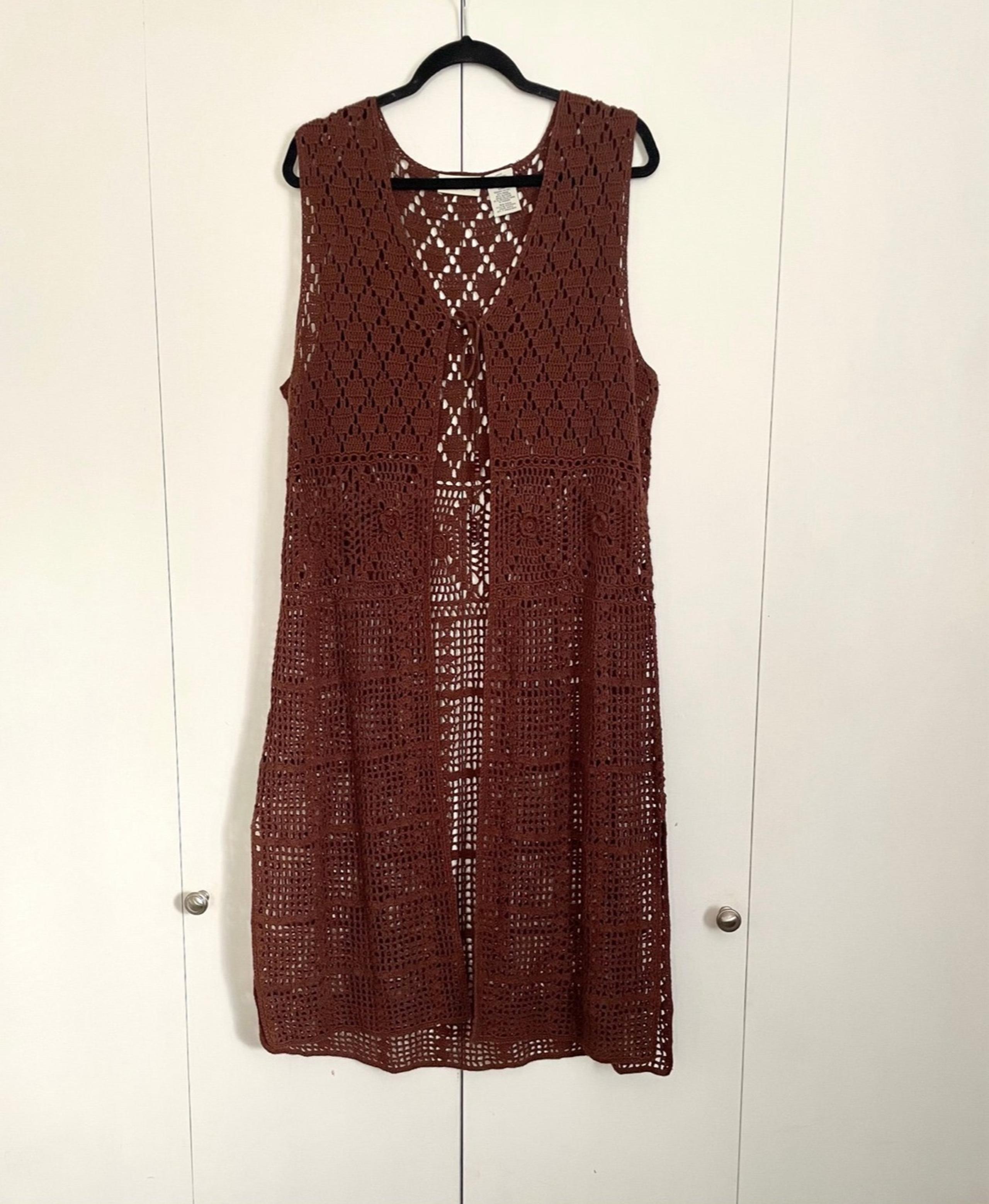 White stag chocolate crochet large vest size L