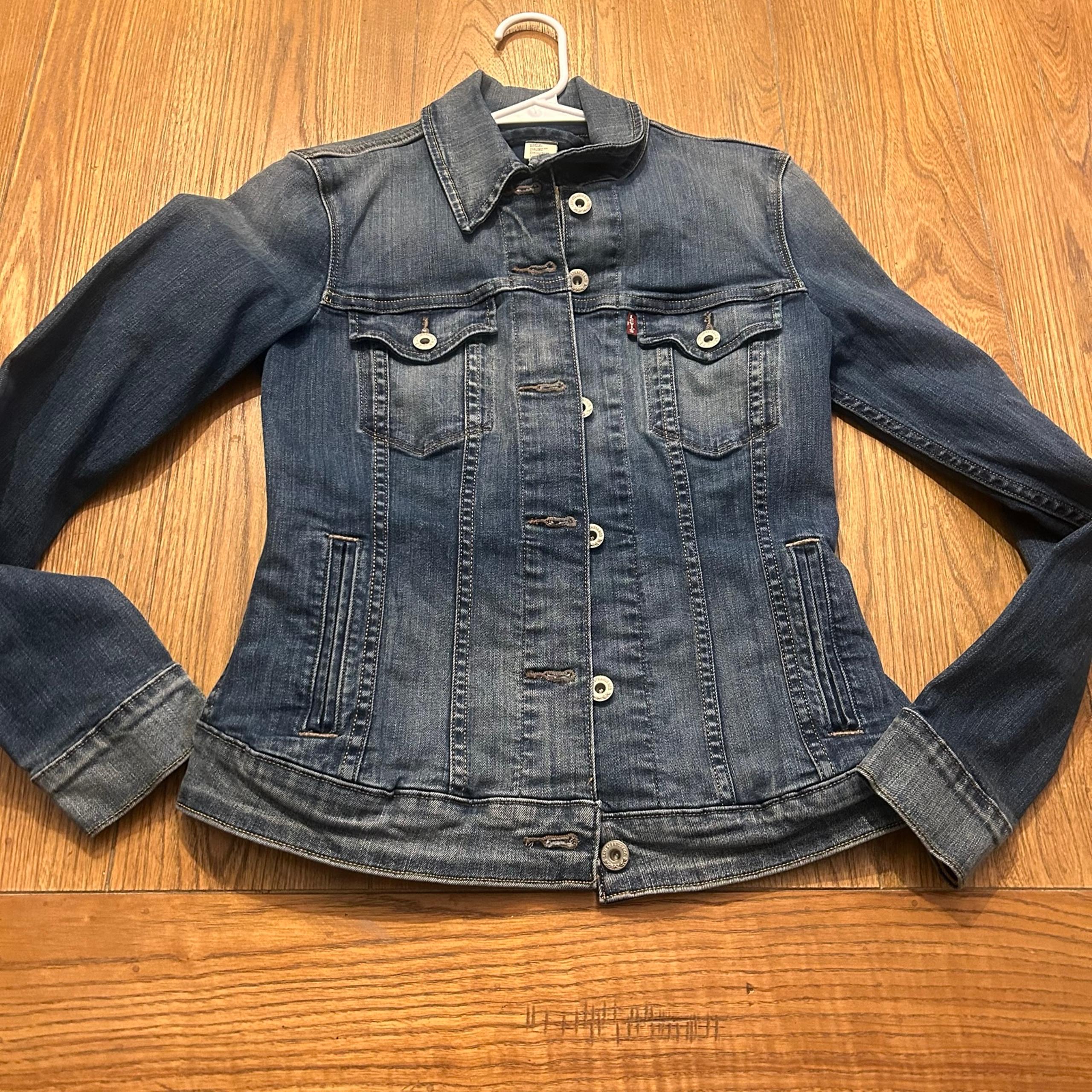 Levi’s women denim Jean Jacket small