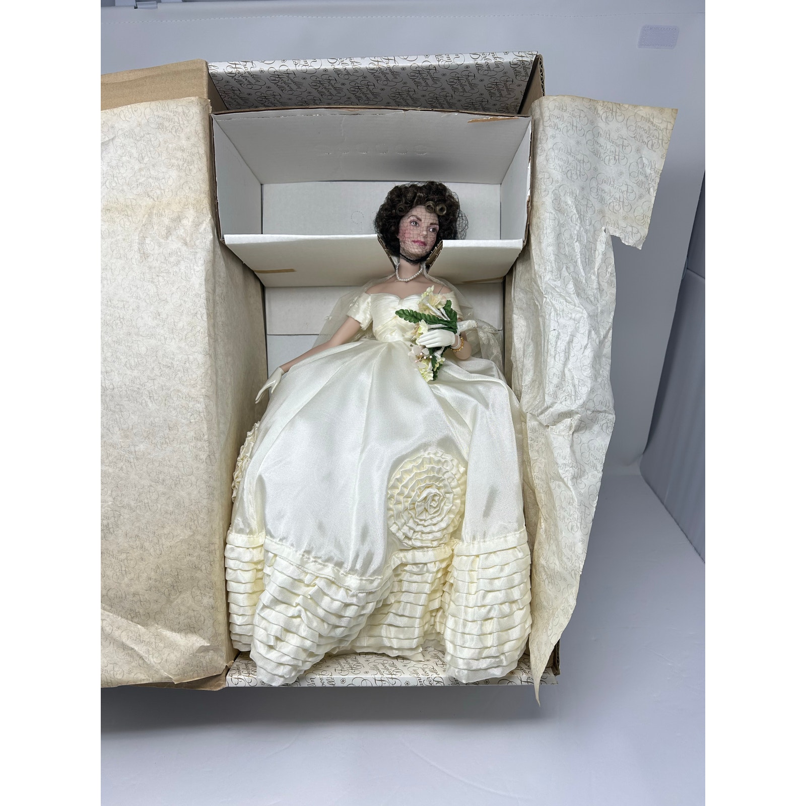 NEW Franklin Mint Heirloom Porcelain Doll Jacqueline Kennedy 16 Wedding Gown