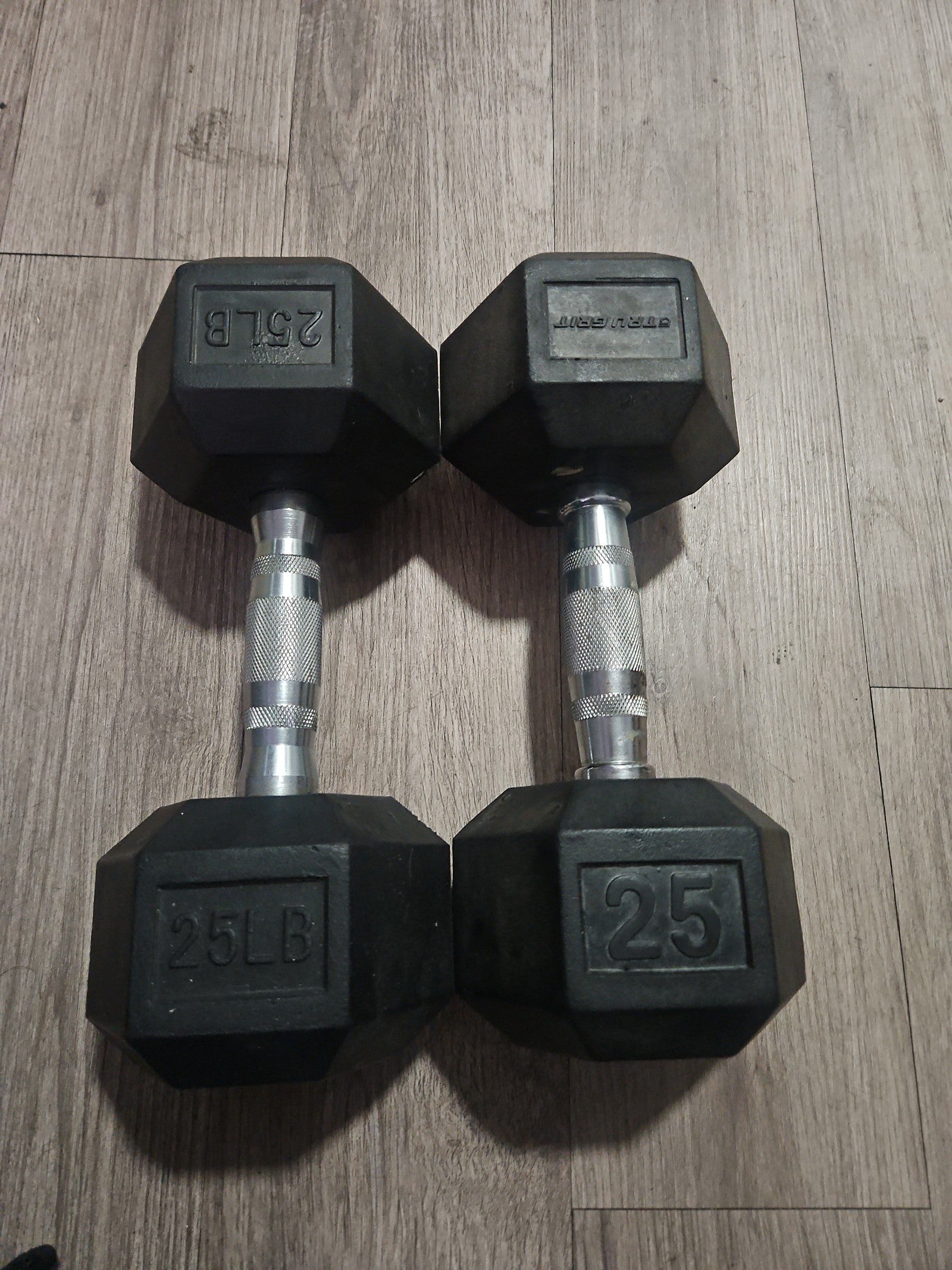 Set of 2 Hex Rubber Dumbbell with Metal Handles 25 lbs