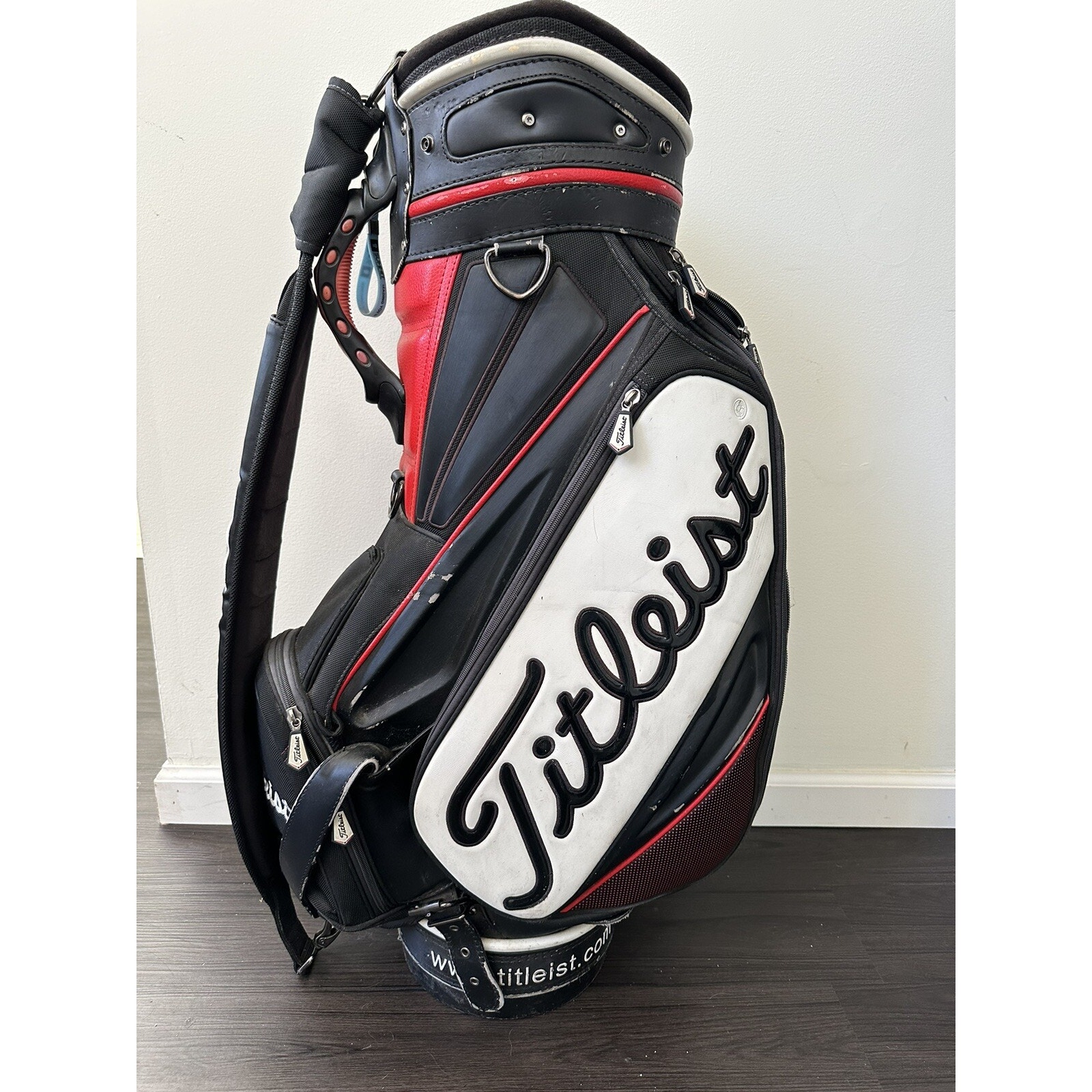 Titleist 6-Way Staff Golf Bag & Club Cover Black White Red Embroidered PGA Prof.