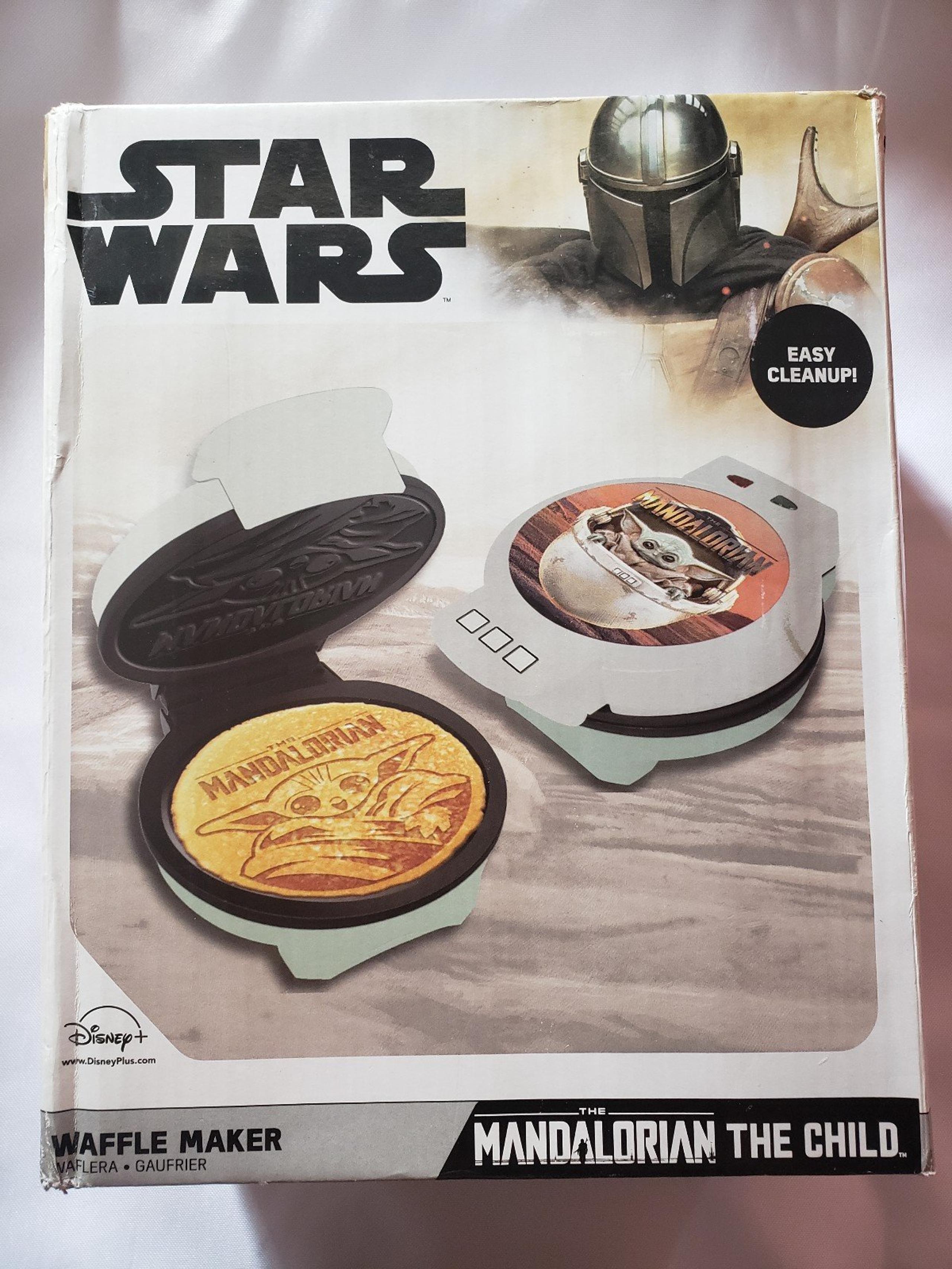 Disney Star Wars - The Mandalorian - THE CHILD Non-Stick Waffle Maker