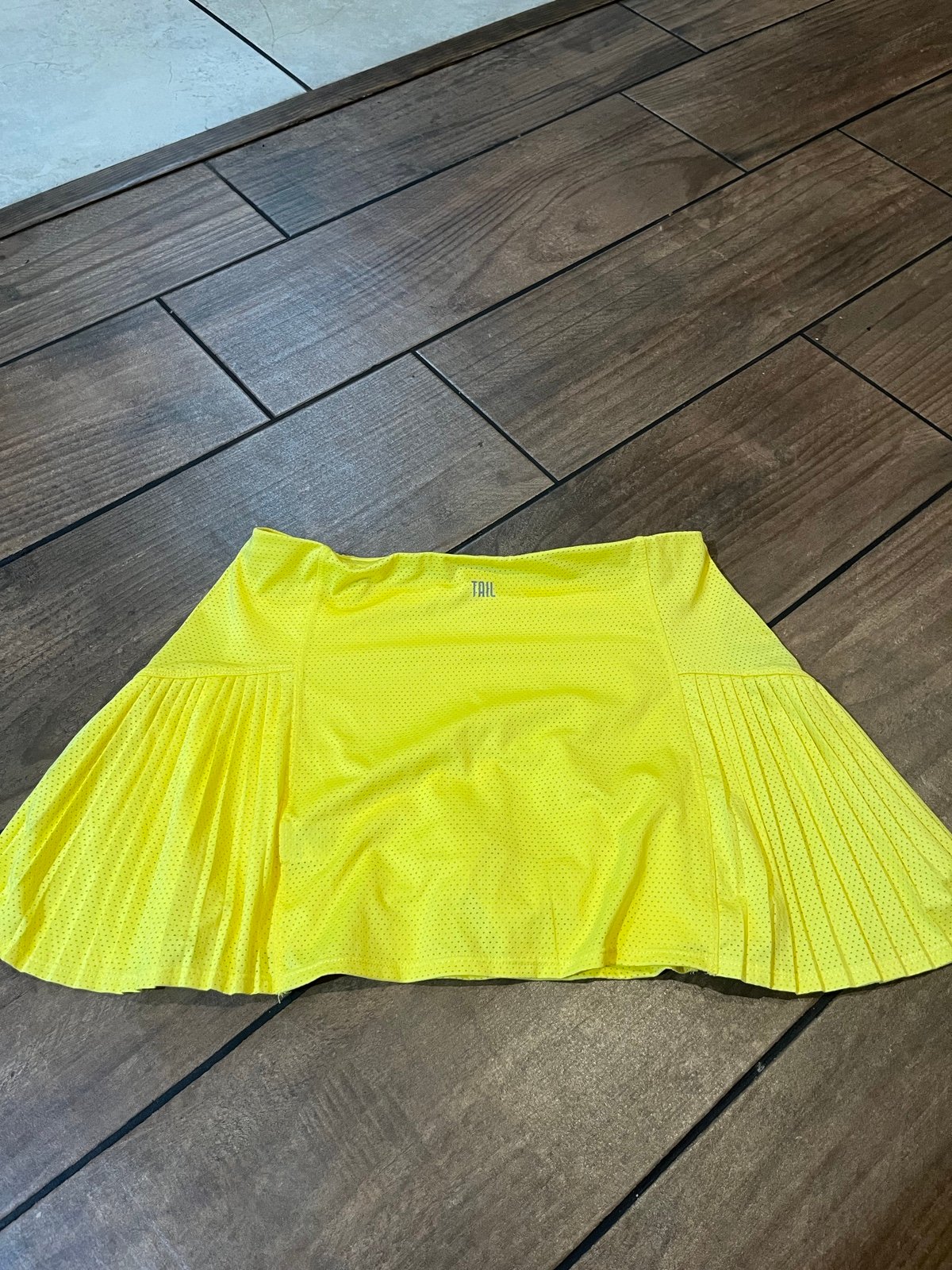 NWOT TAIL Mesh pleated yellow skort SMALL