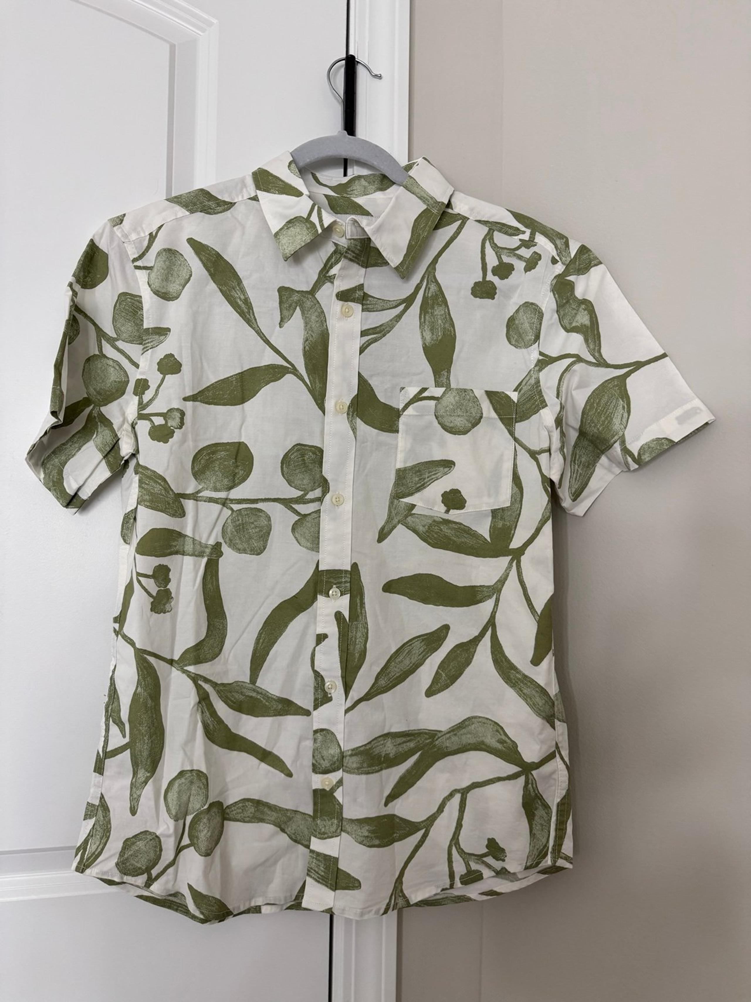 Men's Leaf Print Short Sleeve Button-Down Shirt - Goodfellow & Co Sage Green - M
