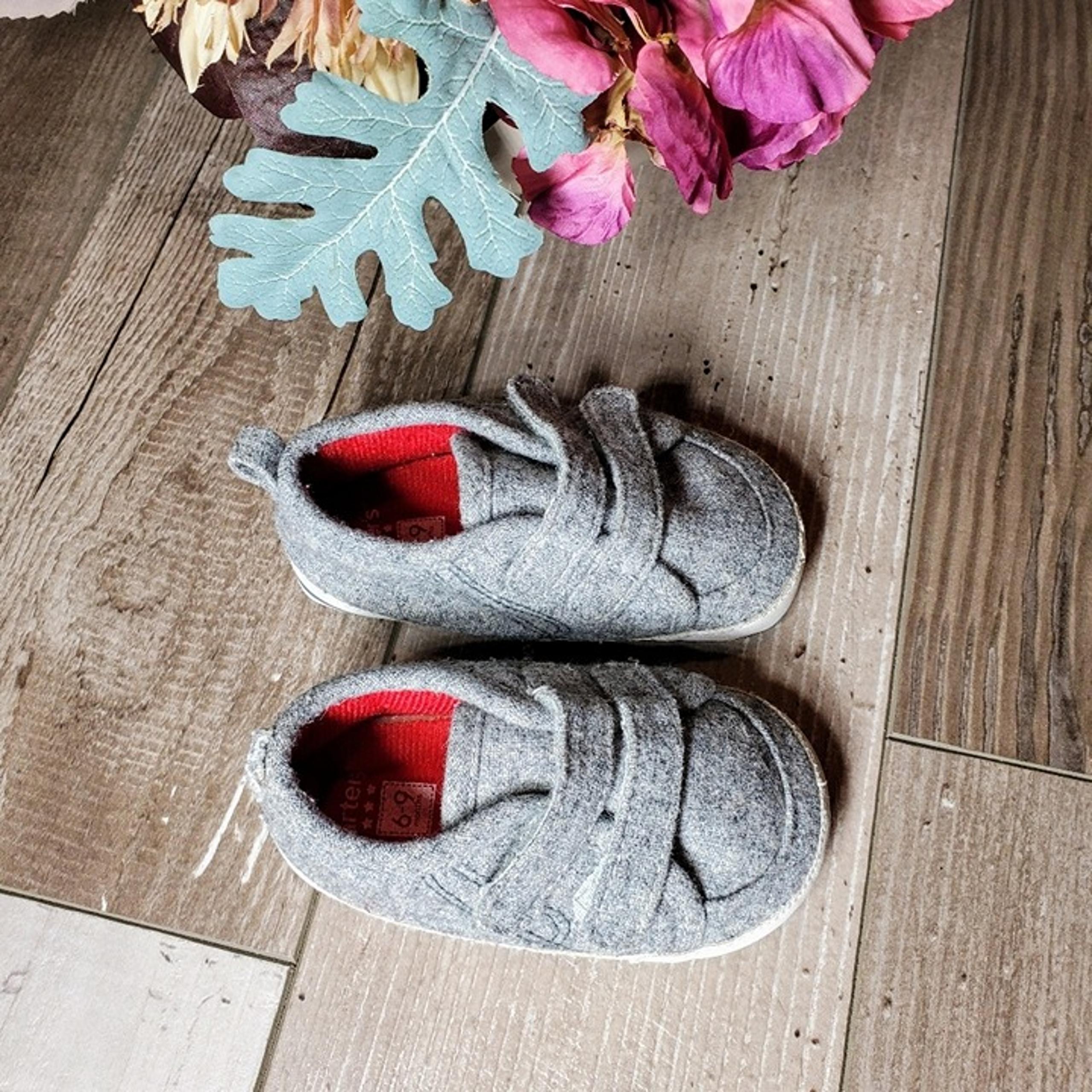 Carter's Baby Boy Size 6-9 Months Gray Multi-Strap Sneakers