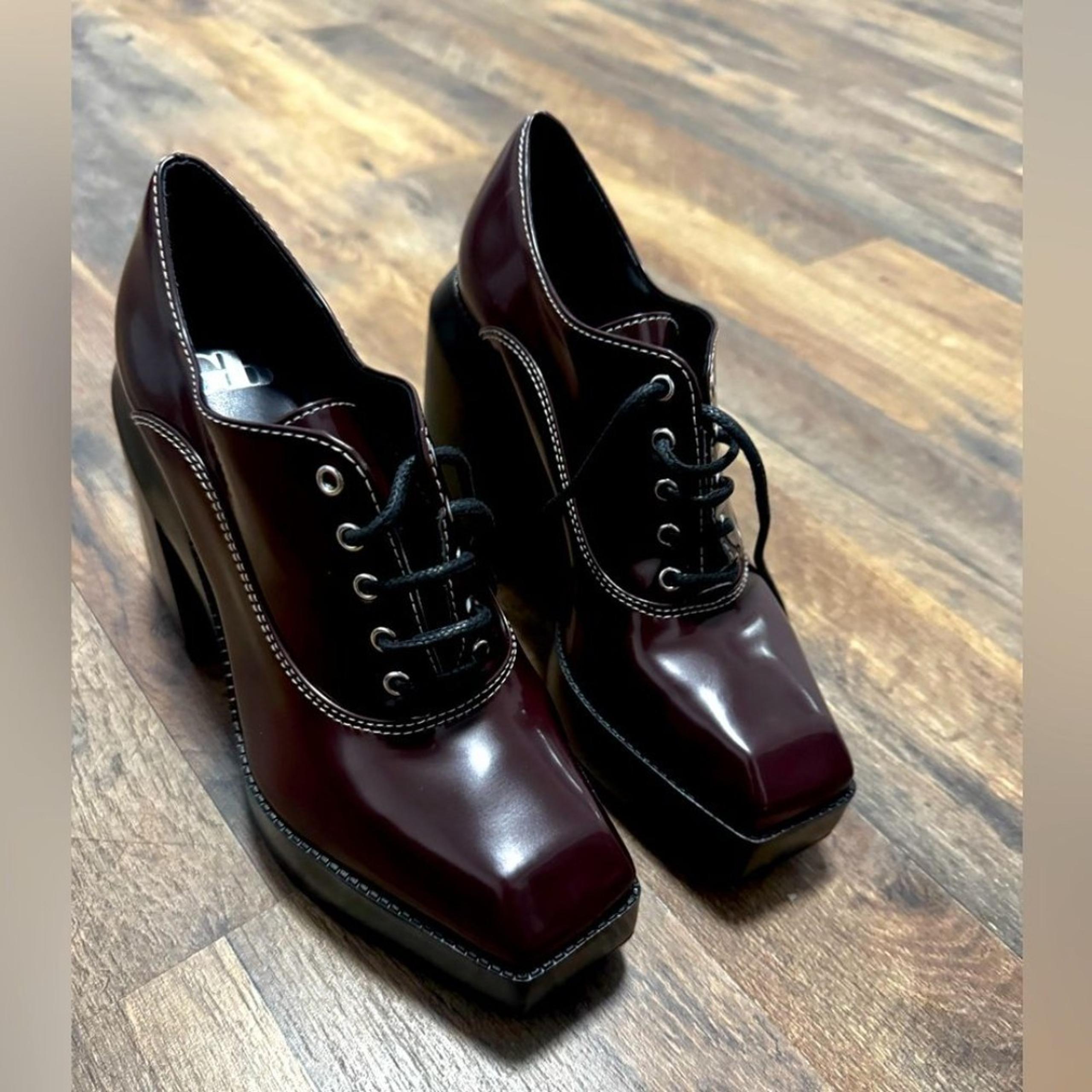 Gianni Bini GB City-Girl Oxford Platform Patent LaceUp Pumps Shoes Size 7 1/2
