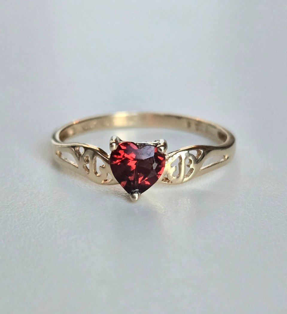 Vintage heart ring 10kt