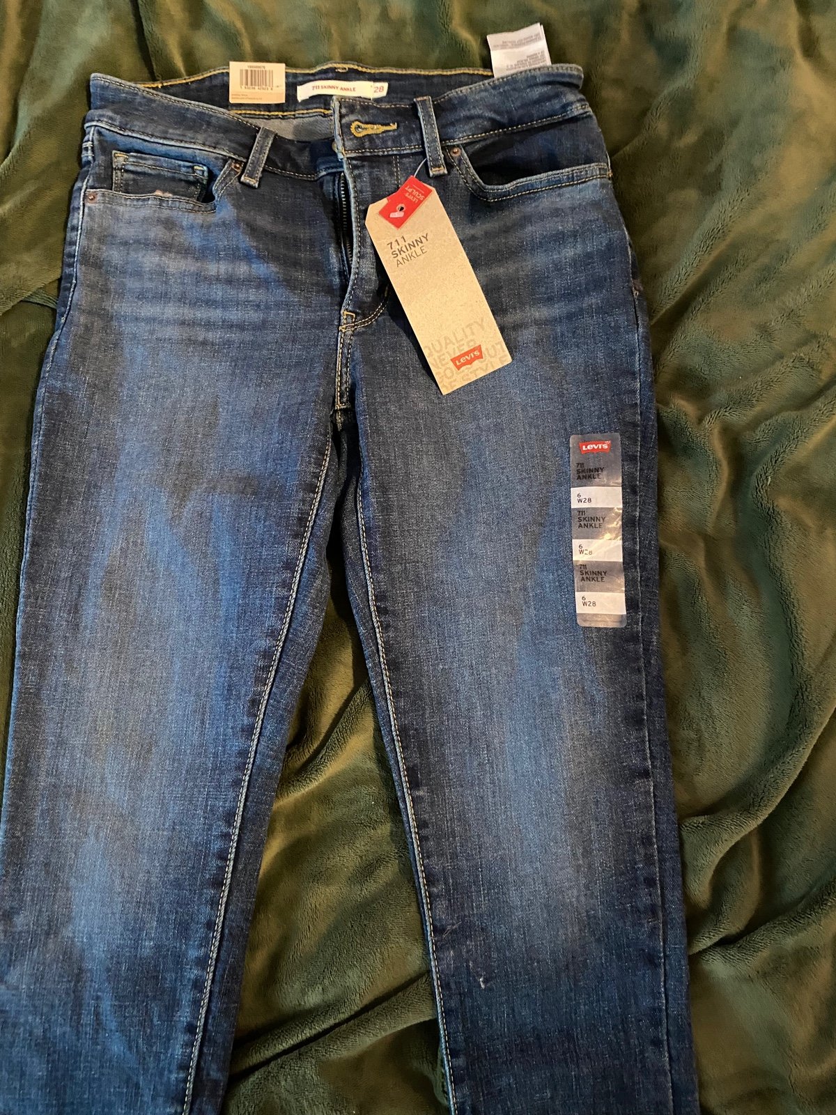 Levi jeans women size 6 28in