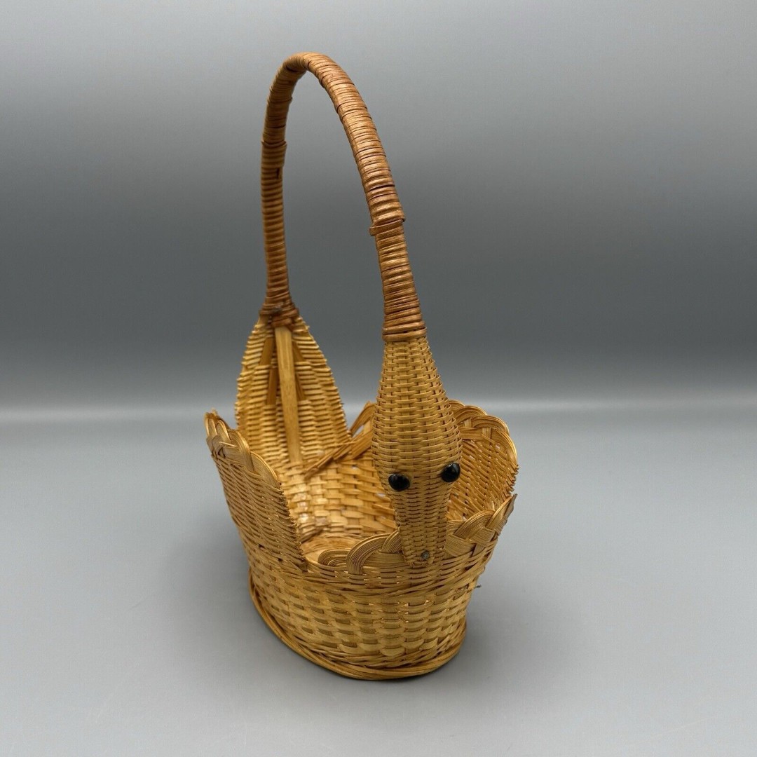 Vtg Swan Goose Duck Handled Weave Basket Cottagecore Grannycore Kitschy Folk Art