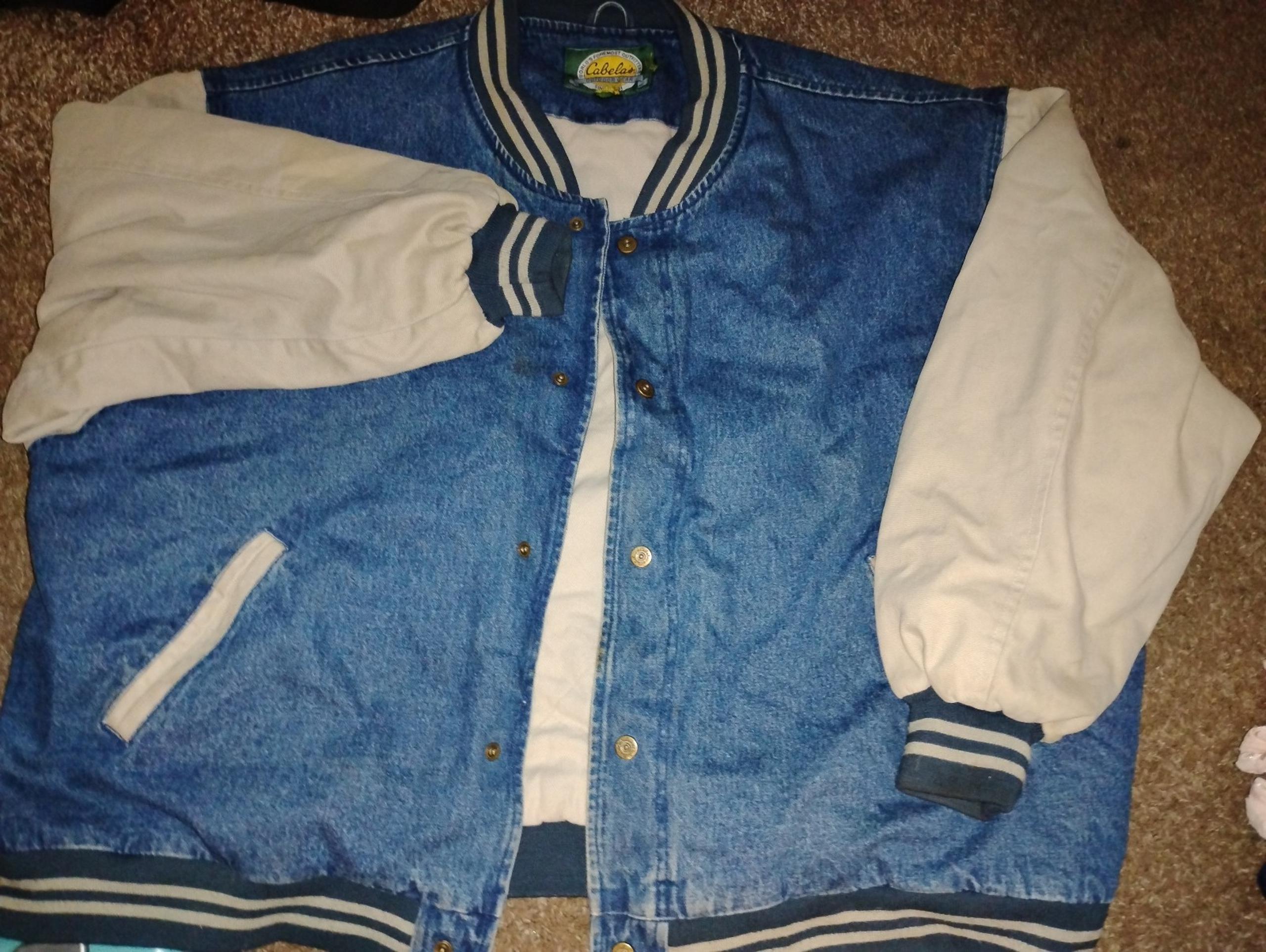 - VINTAGE - COLLECTIBLE- Cabela's outdoor gear Men's size LARGE - denim jacket-
