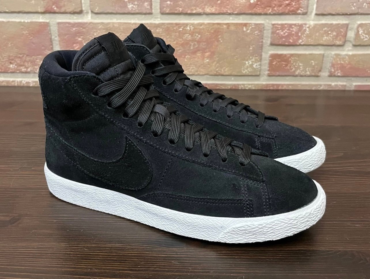 NIKE Blazer Mid 77 Suede Uppers Size 6 Y Black & White