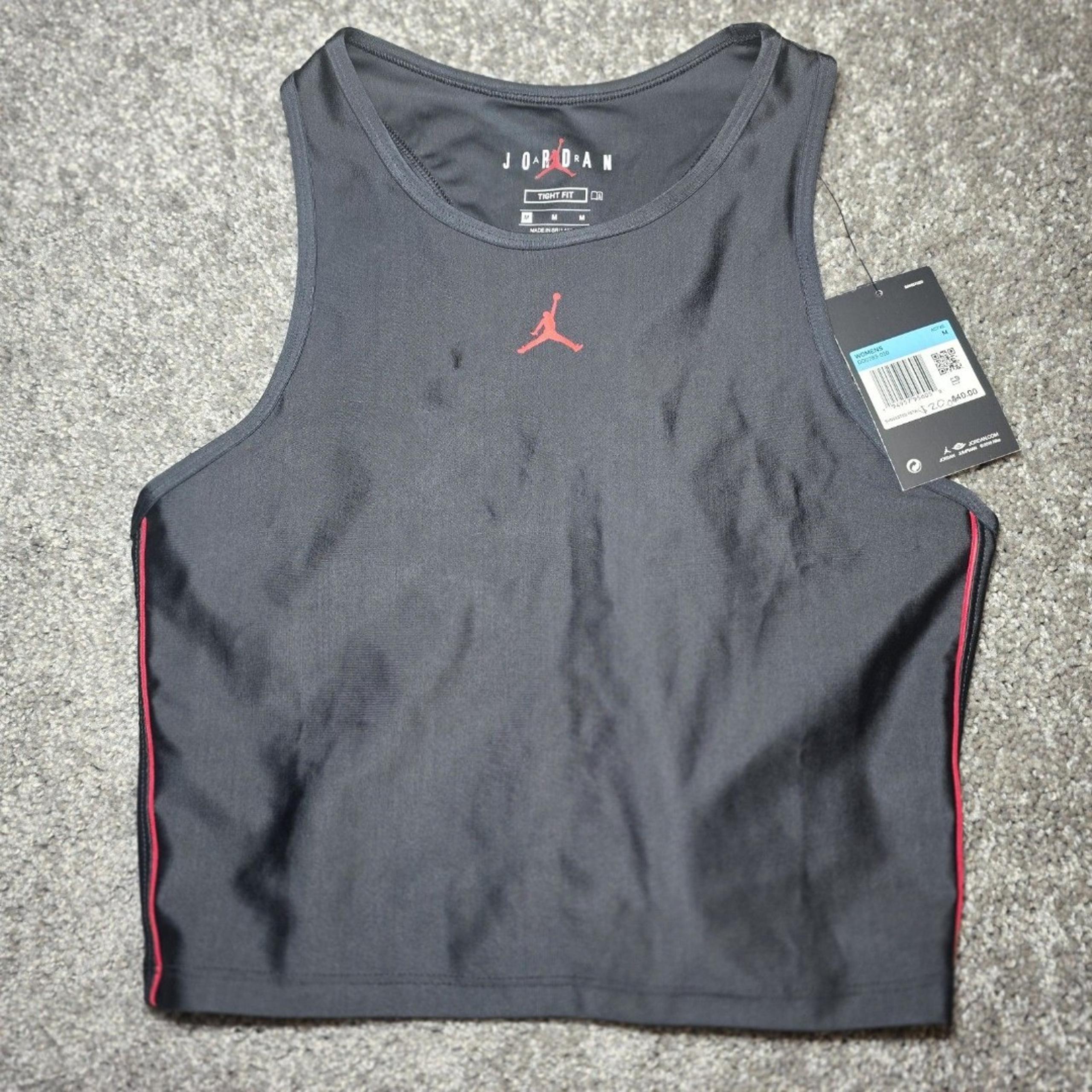 Women’s Black Air Jordan Tight Fit Crop Tank Top Shirt DD0283-010 Medium Size