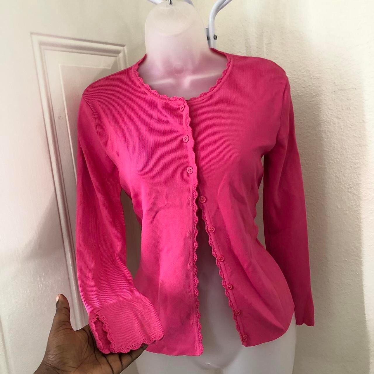 2000s Y2K Pink scalloped cardigan crew neck button front long sleeve