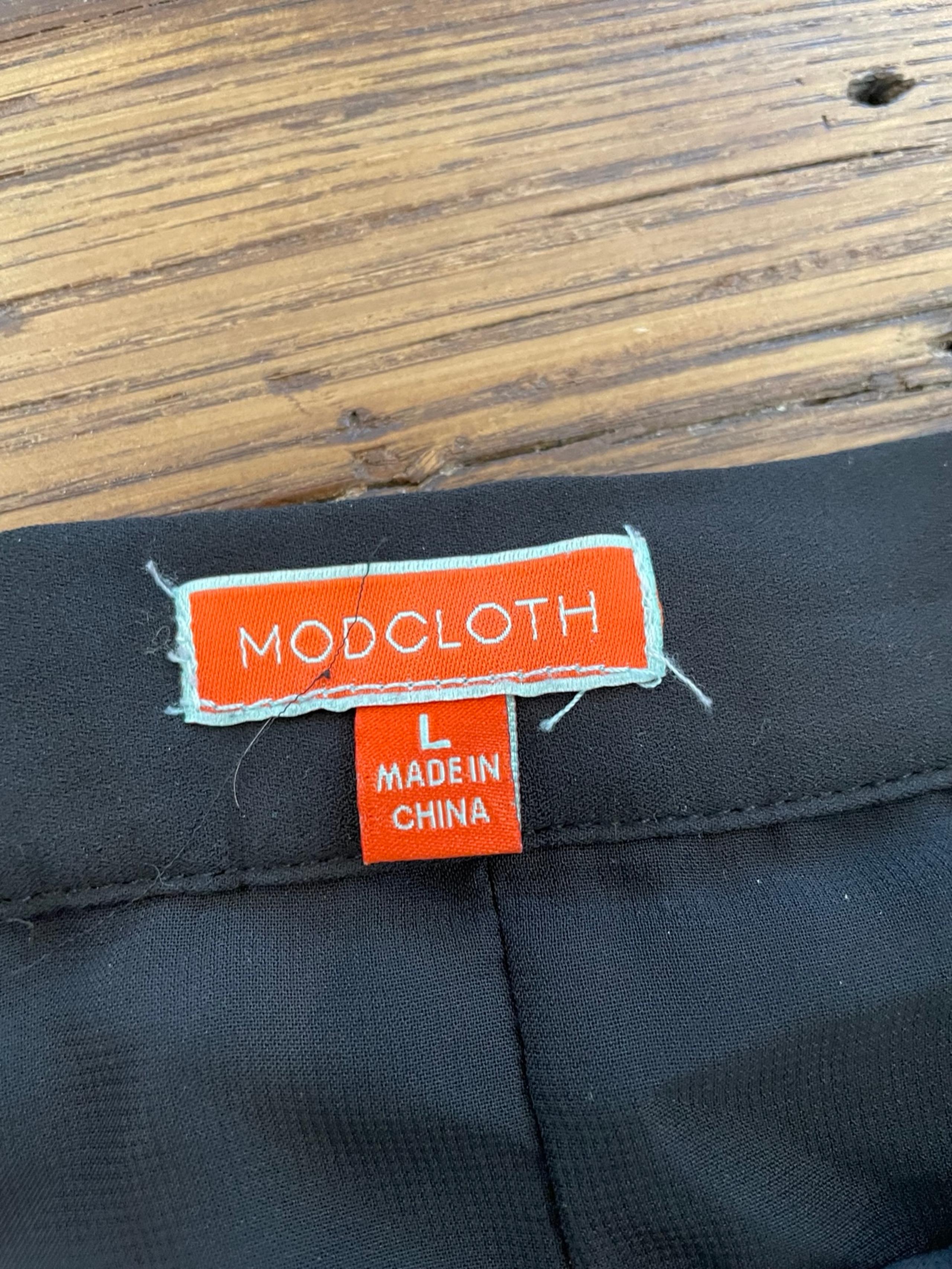 ModCloth Black pleated skirt L