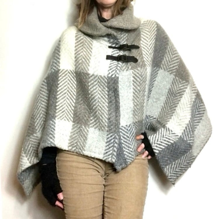 Irish Knit-Yarn Wool Tweed Cape OS