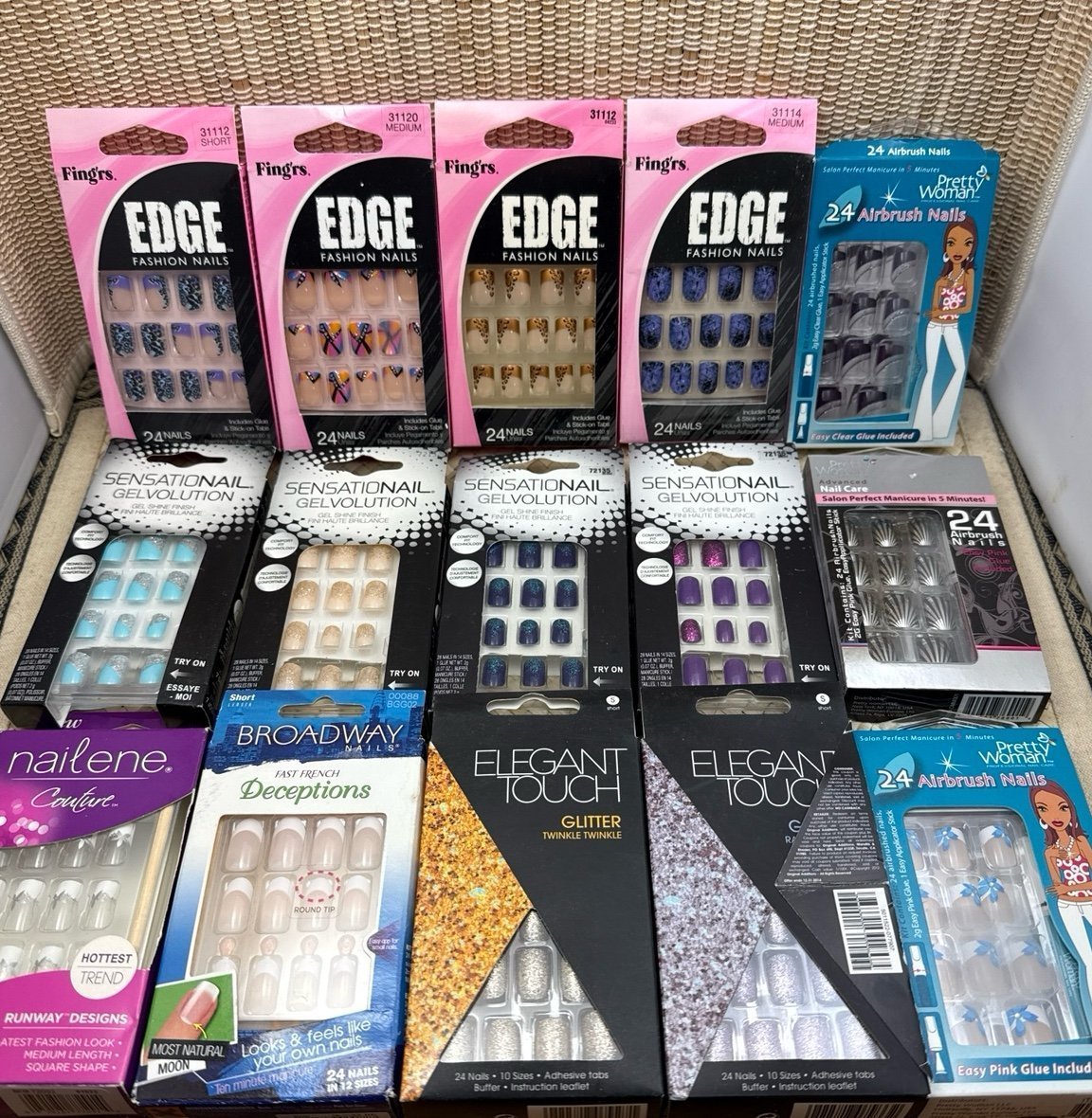 15x variety of press-on and glue-on nails (DG20