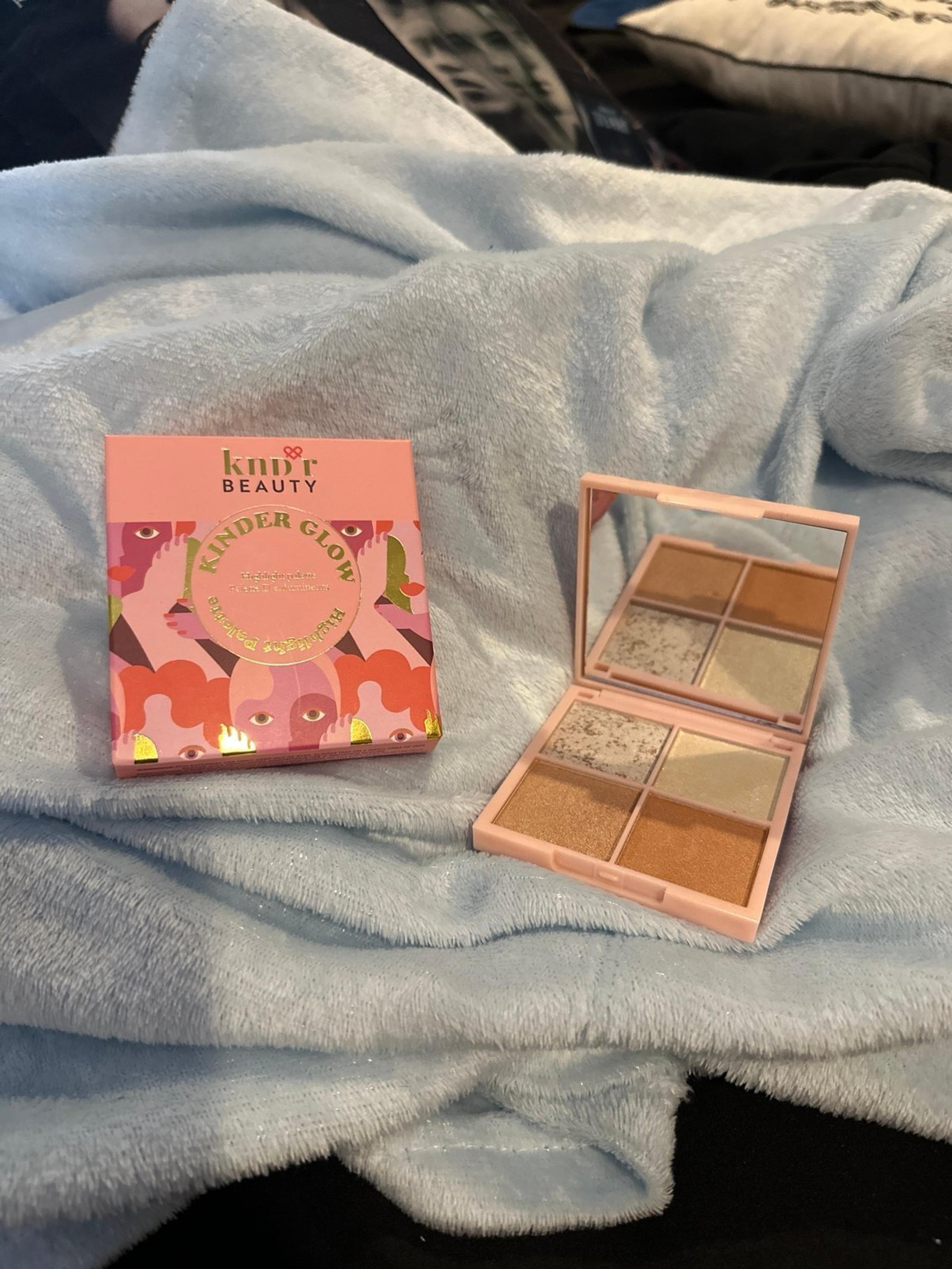 Kinder Glow Highlighter Palette