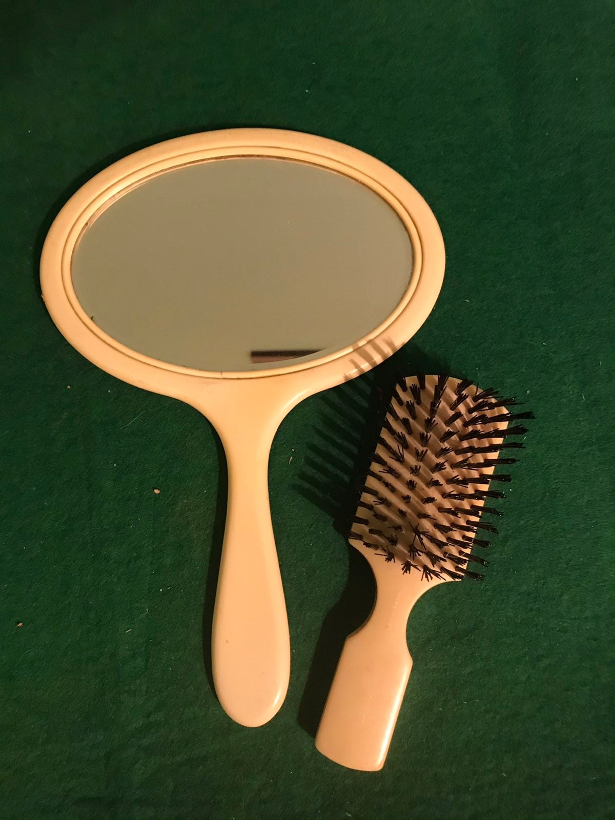 VTG Bakelte Mirror & Brush Set