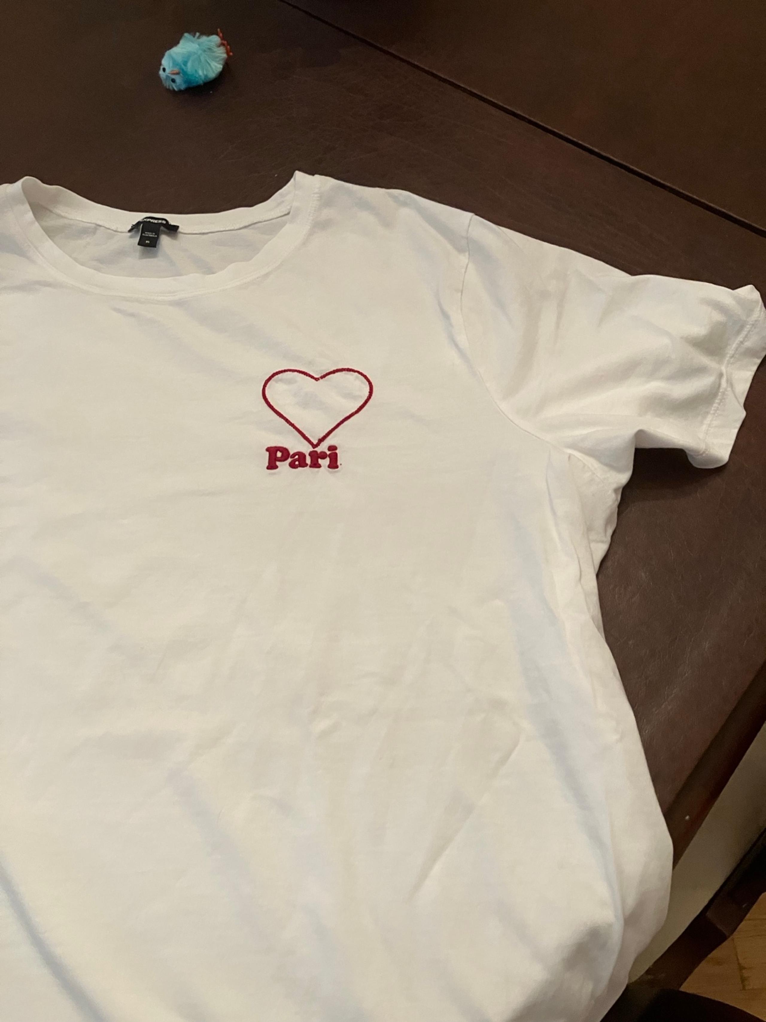 Women’s Express Tshirt XL Heart ❤️ Pari