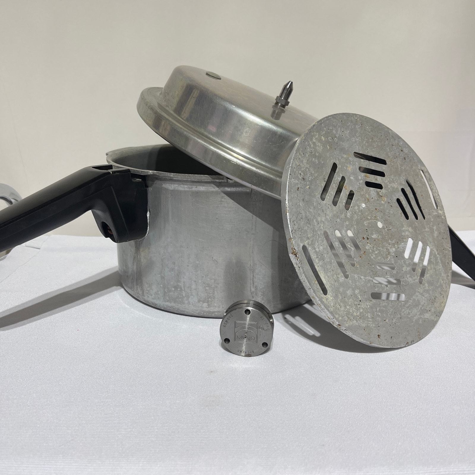 Mirro Matic Pressure Cooker Canner M-1954 Vintage 4 Quart w/ Tray Jiggler Weight
