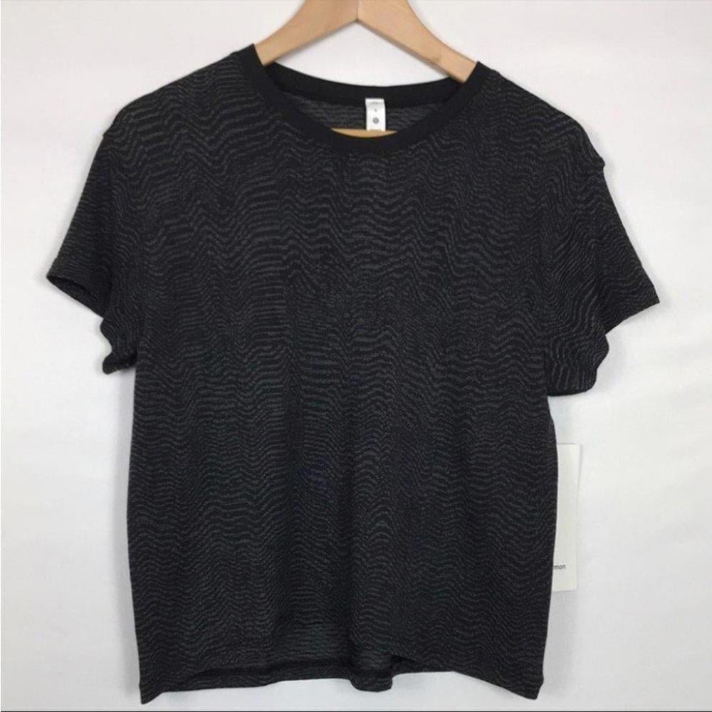 Lululemon Womens Short Sleeve Athletic Shirt Black GraySize 8 New