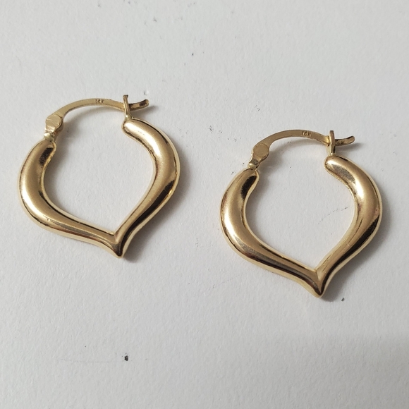 14K Gold Elegance: Sculpted Hoop Earrings
