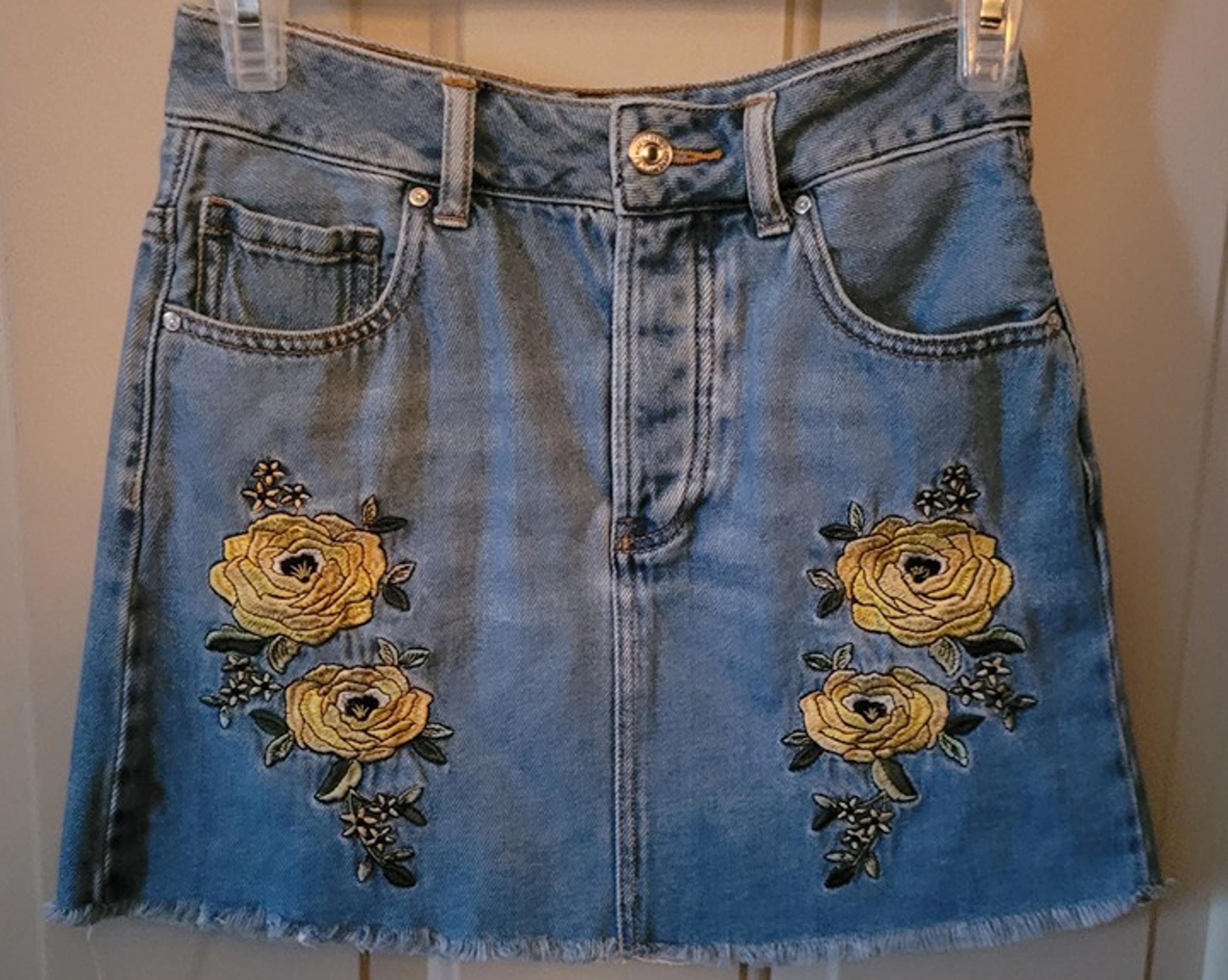 Forever 21 Denim Mini Skirt with Embroidered Yellow Roses Waist 24" (XS)