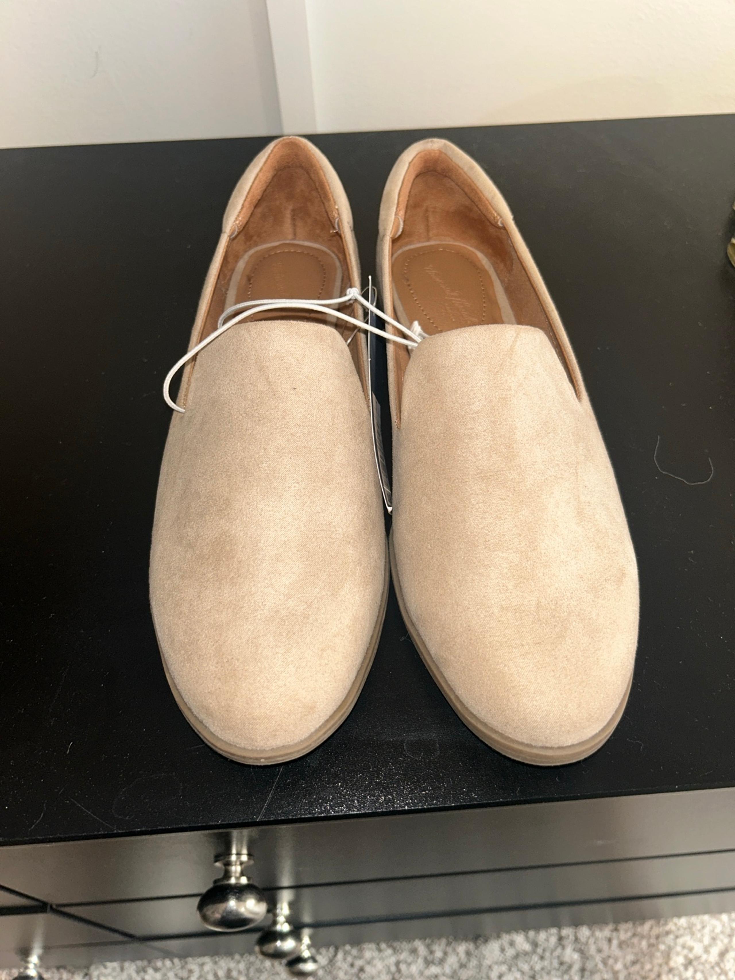 Universal Thread Suede Flats