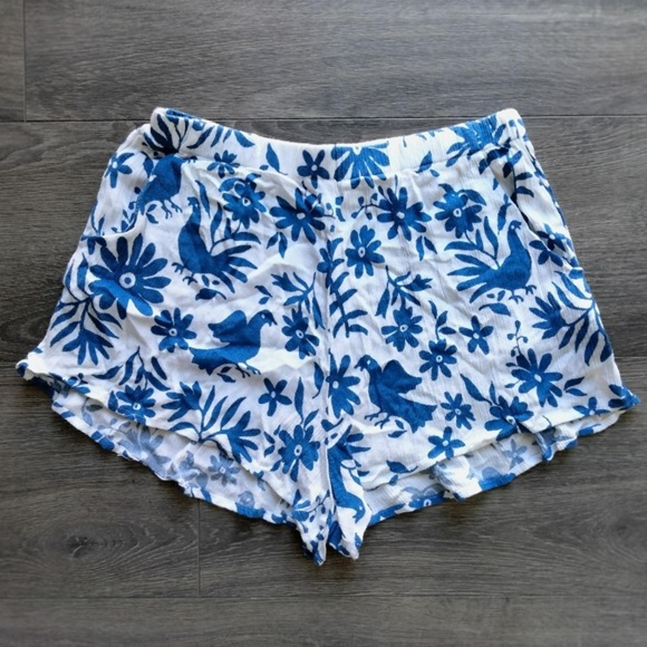 Show Me Your Mumu Flowy Bird & Floral Print Cabana Shorts Size Small Pull On
