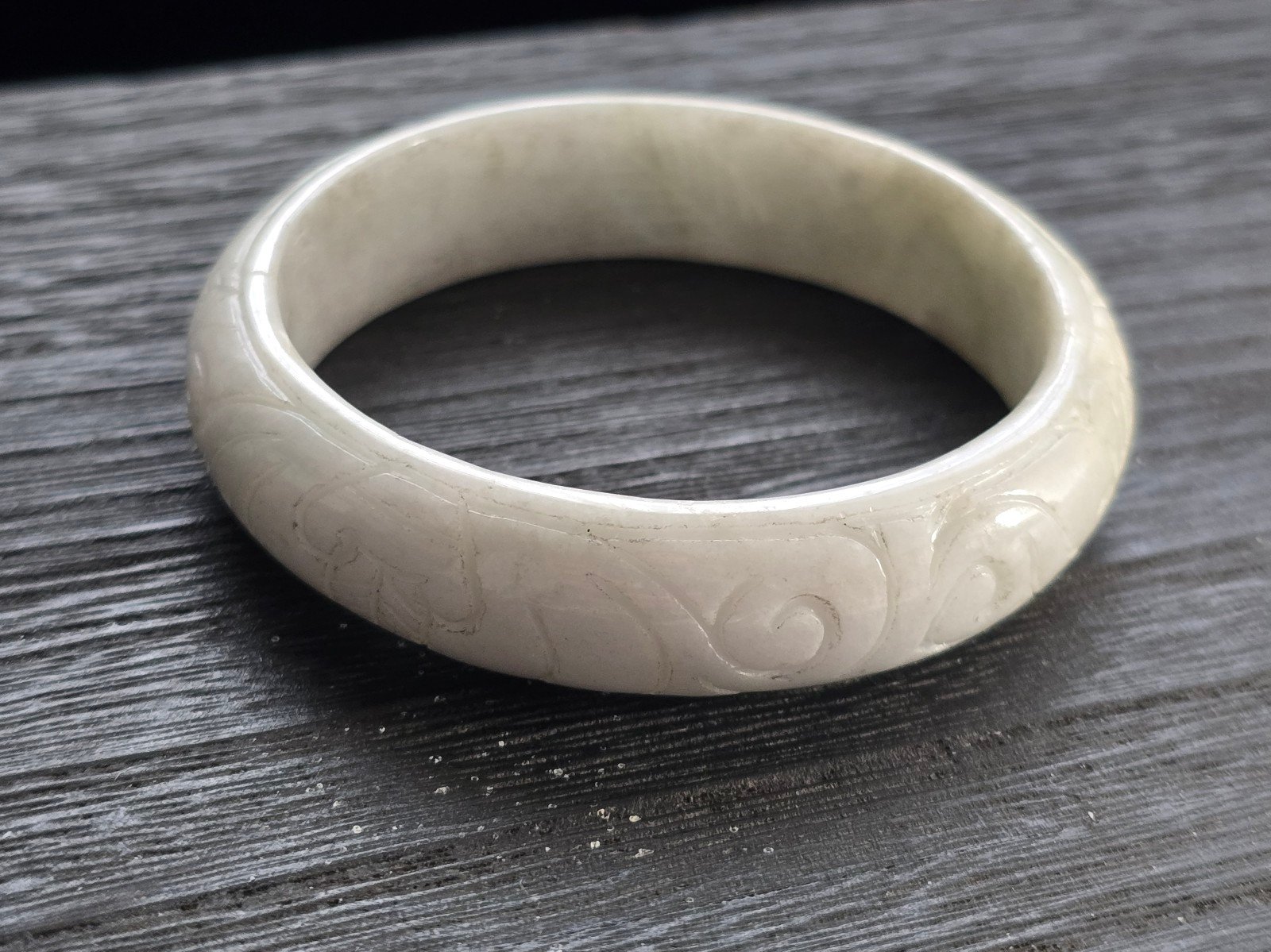 Vintage Burmese handcarved jade bangle 56mm AJ21006