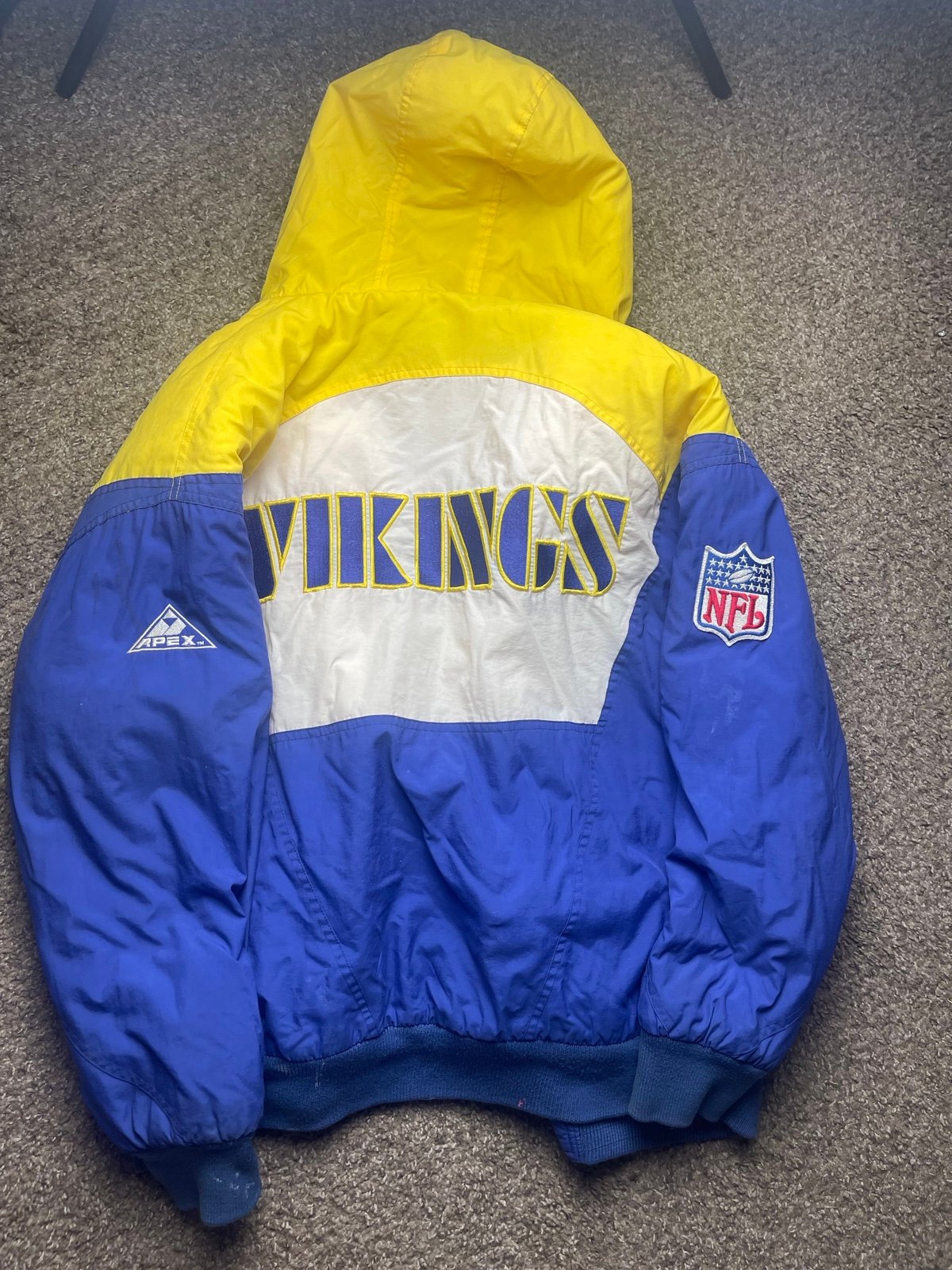 Vintage 90s Minnesota VIKINGS Apex JACKET NFL ProLine BackPATCH - detail
