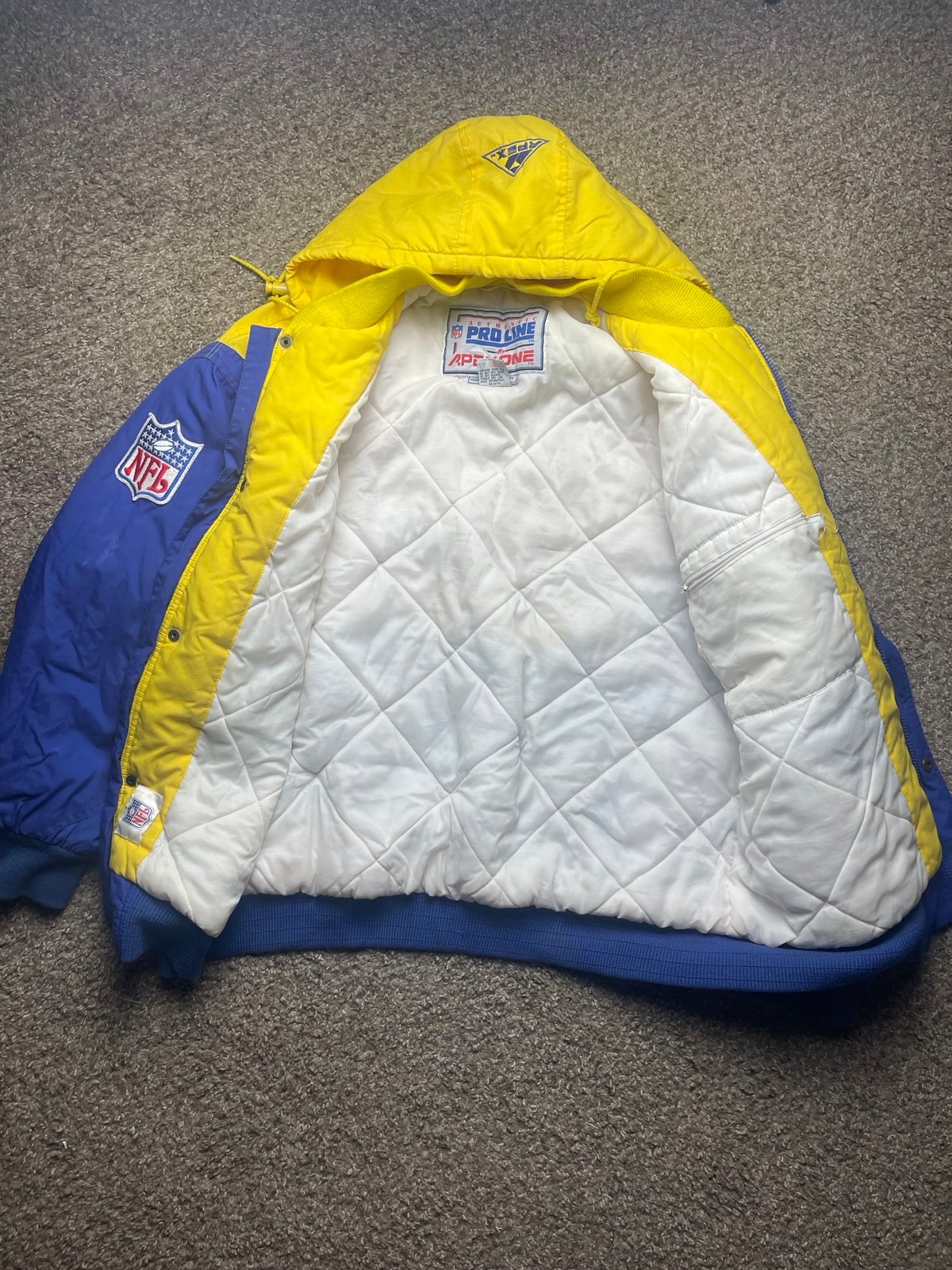 Vintage 90s Minnesota VIKINGS Apex JACKET NFL ProLine BackPATCH - detail