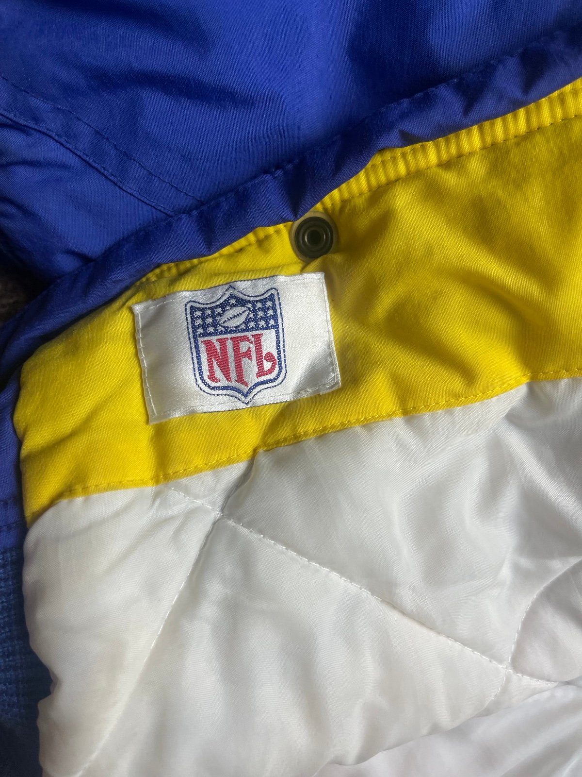 Vintage 90s Minnesota VIKINGS Apex JACKET NFL ProLine BackPATCH - detail