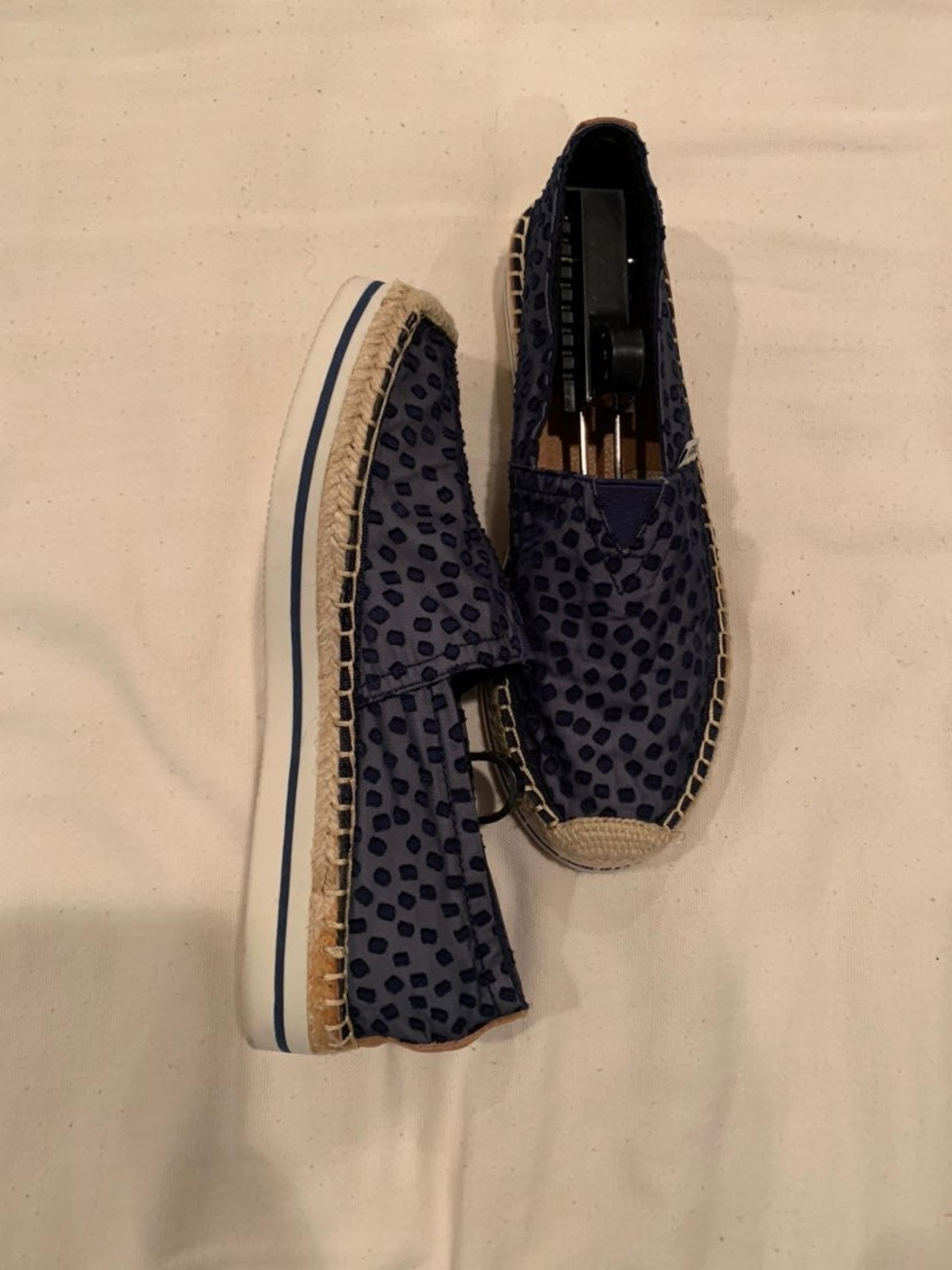 Espadrilles.
