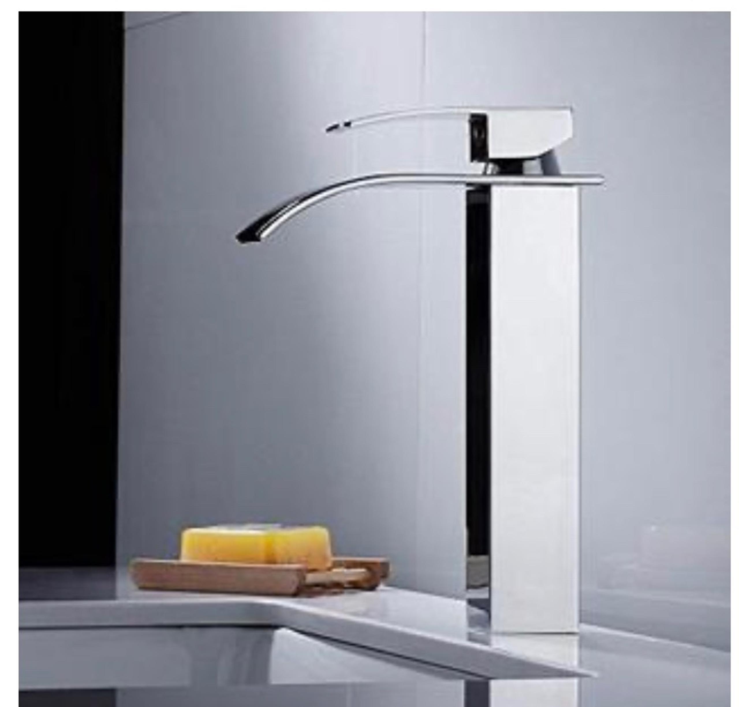 Beautiful Modern Waterfall Bathroom Sink Faucet